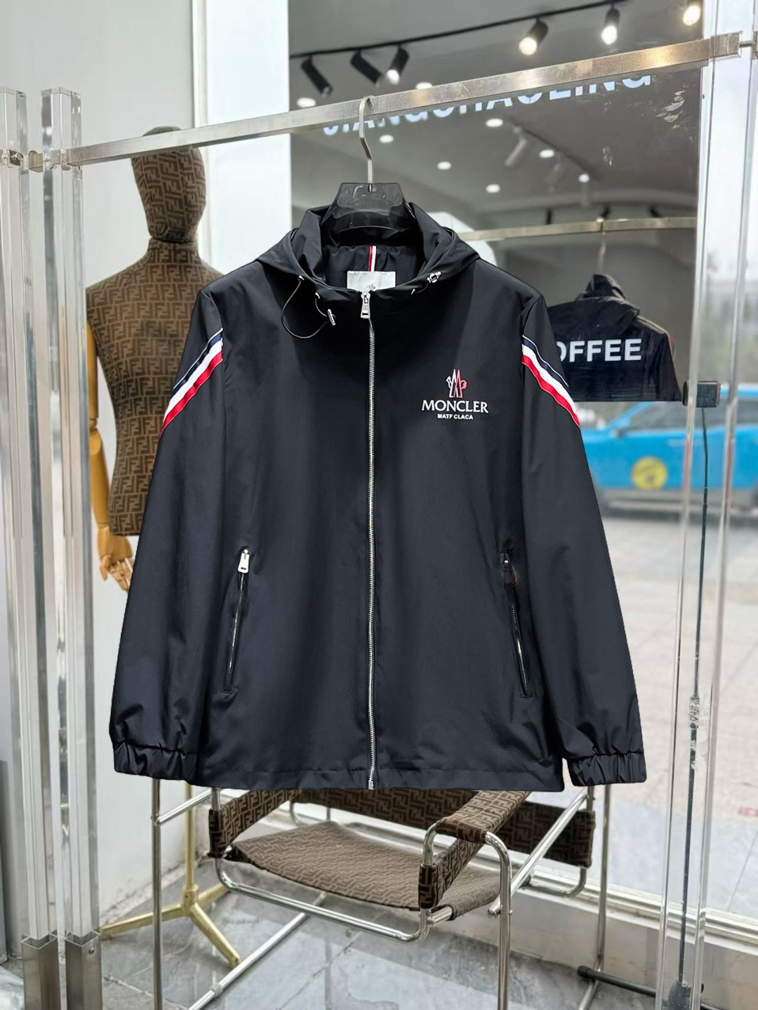 NO:649594,Mengkou The same style as the official website, complete with three labels, sold in advance. 2025ss new autumn men's jackets, high-end version with complete three labels from the original order. Custom-made fabrics at the counter. Highly breathable and comfortable, impeccable details, brand element design concept, reflecting high quality. Delicate and soft feel. Casual tailoring, excellent upper body size. Size M～3XL, maximum wear 195 catties, Moncler, jackets & coats, jackets & coats, alexander wang19860909蒙口 官网同款,三标齐全,提前发售 2025ss秋季新款男士夹克外套,原单三标齐全高端版本 专柜定制面料 透气舒适度高,细节无可挑剔,品牌元素设计理念,体现高品质.手感细腻柔软 呈现休闲裁剪,上身版型超赞 码数M～3XL,最大穿195斤,,Moncler,jackets & coats,jackets & coats,alexander wang,Men's clothing