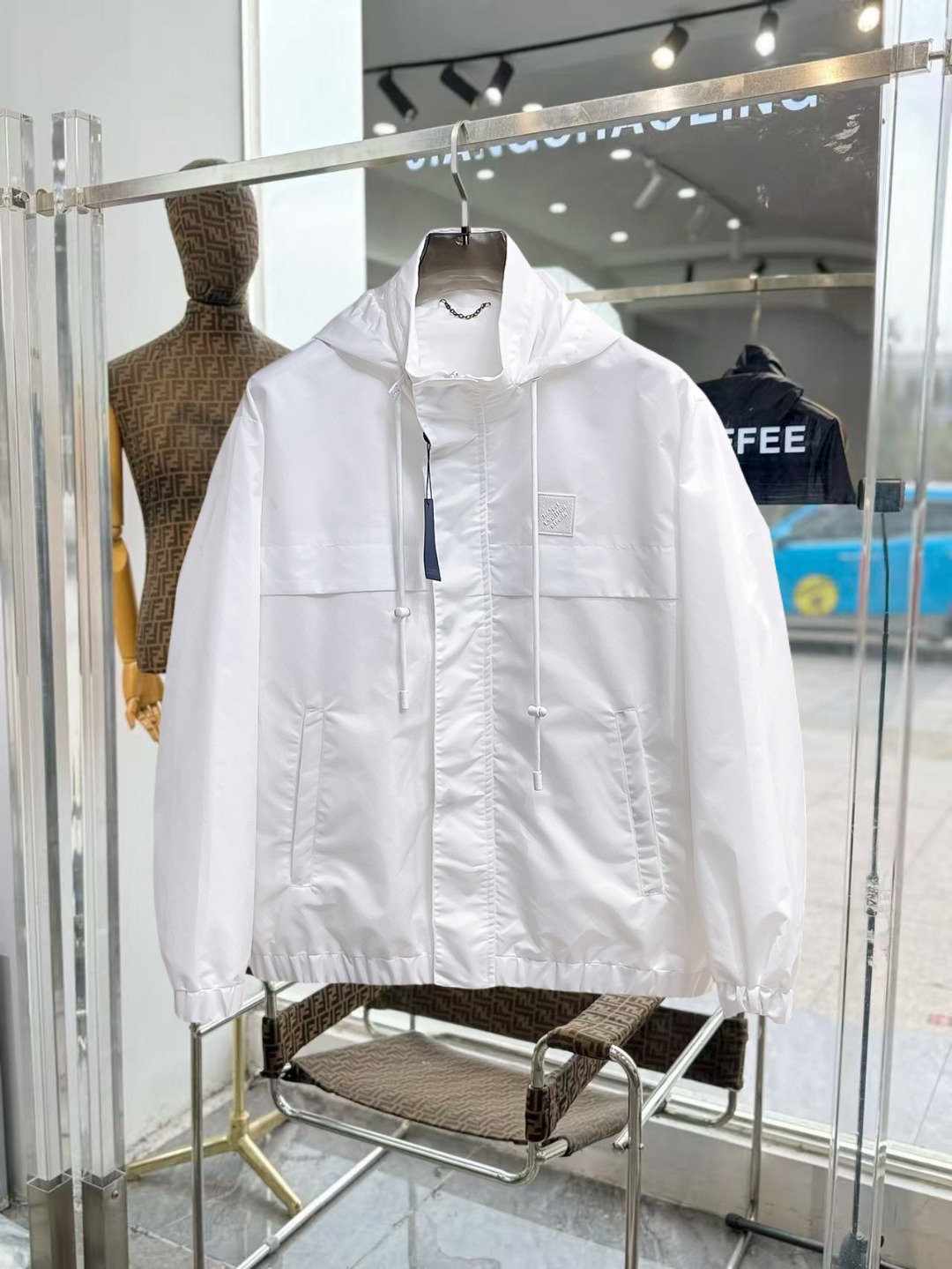 NO:649689,Same style as the LV official website, complete with three labels, sold in advance. 2025ss new autumn men's jacket, high-end version with complete three labels of the original order. Custom-made fabrics at the counter. Highly breathable and comfortable, impeccable details, brand element design concept, reflecting high quality. Delicate and soft feel. Casual tailoring, excellent upper body shape. Size M～3XL, maximum wear 195 catties,, louis vuitton, jackets & coats, jackets & coats, alexander wang19860909LV 官网同款,三标齐全,提前发售 2025ss秋季新款男士夹克外套,原单三标齐全高端版本 专柜定制面料 透气舒适度高,细节无可挑剔,品牌元素设计理念,体现高品质.手感细腻柔软 呈现休闲裁剪,上身版型超赞 码数M～3XL,最大穿195斤,,louis vuitton,jackets & coats,jackets & coats,alexander wang,Men's clothing