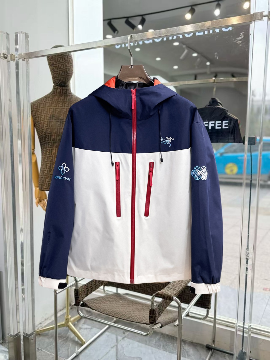 NO:649695,Arc'teryx official website, same style, complete with three labels, on sale in advance. 2025ss new men's jacket in autumn, complete with three labels, high-end version. Custom-made fabrics at the counter. Highly breathable and comfortable, impeccable details, brand element design concept, reflecting high quality. Delicate and soft feel. Casual tailoring, excellent upper body shape. Size M~3XL, maximum wear 195 catties, arc'teryx, jackets & coats, jackets & coats, alexander wang19860909始祖鸟 官网同款,三标齐全,提前发售 2025ss秋季新款男士夹克外套,原单三标齐全高端版本 专柜定制面料 透气舒适度高,细节无可挑剔,品牌元素设计理念,体现高品质.手感细腻柔软 呈现休闲裁剪,上身版型超赞 码数M～3XL,最大穿195斤,arc'teryx,jackets & coats,jackets & coats,alexander wang,Men's clothing