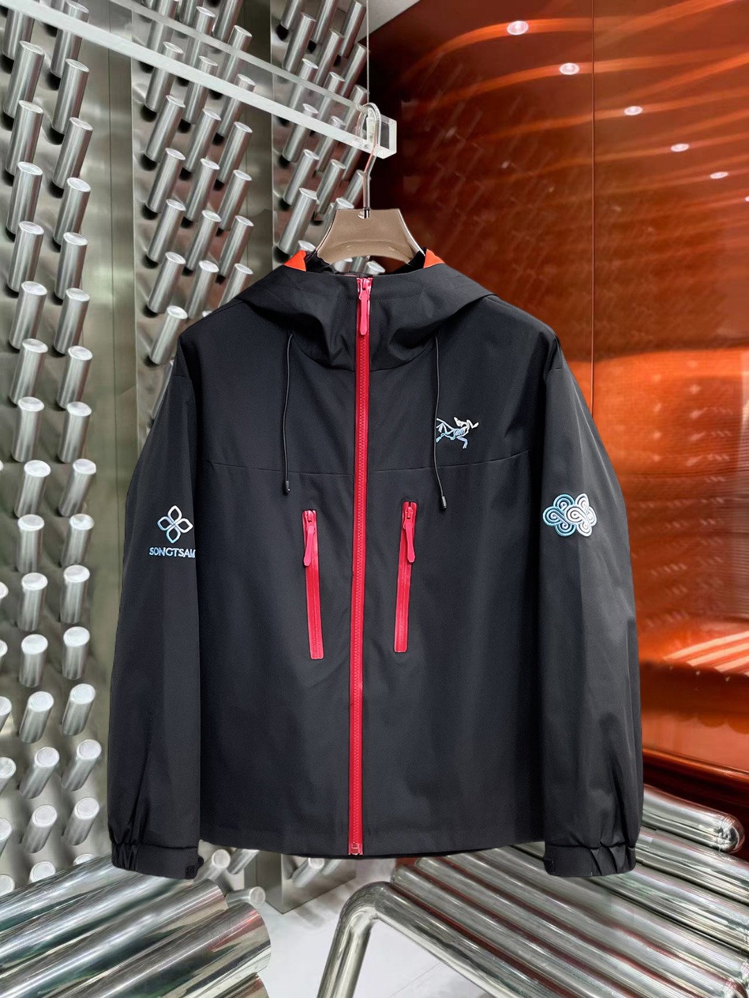 NO:527254,Archaeopteryx is the same as the official website, and is released in advance!  2025ss autumn new men's jacket, original single three-standard full high-end version!  With hidden hat, customized fabric for counter, high breathability and comfort, impeccable details, brand element design concept, reflecting high quality. The feel is delicate and soft!  It is casually cut, with a great upper body style!  Number of code M~3XL, maximum wear 195 catties.,arc'teryx,jackets & coats,jackets & coats,hats,alexander wang19860909始祖鸟 官网同款,提前发售！2025ss秋季新款男士夹克外套,原单三标齐全高端版本！带隐藏帽,专柜定制面料 透气舒适度高,细节无可挑剔,品牌元素设计理念,体现高品质.手感细腻柔软！呈现休闲裁剪,上身版型超赞！码数M～3XL,最大穿195斤.,arc'teryx,jackets & coats,jackets & coats,hats,alexander wang,Men's clothing