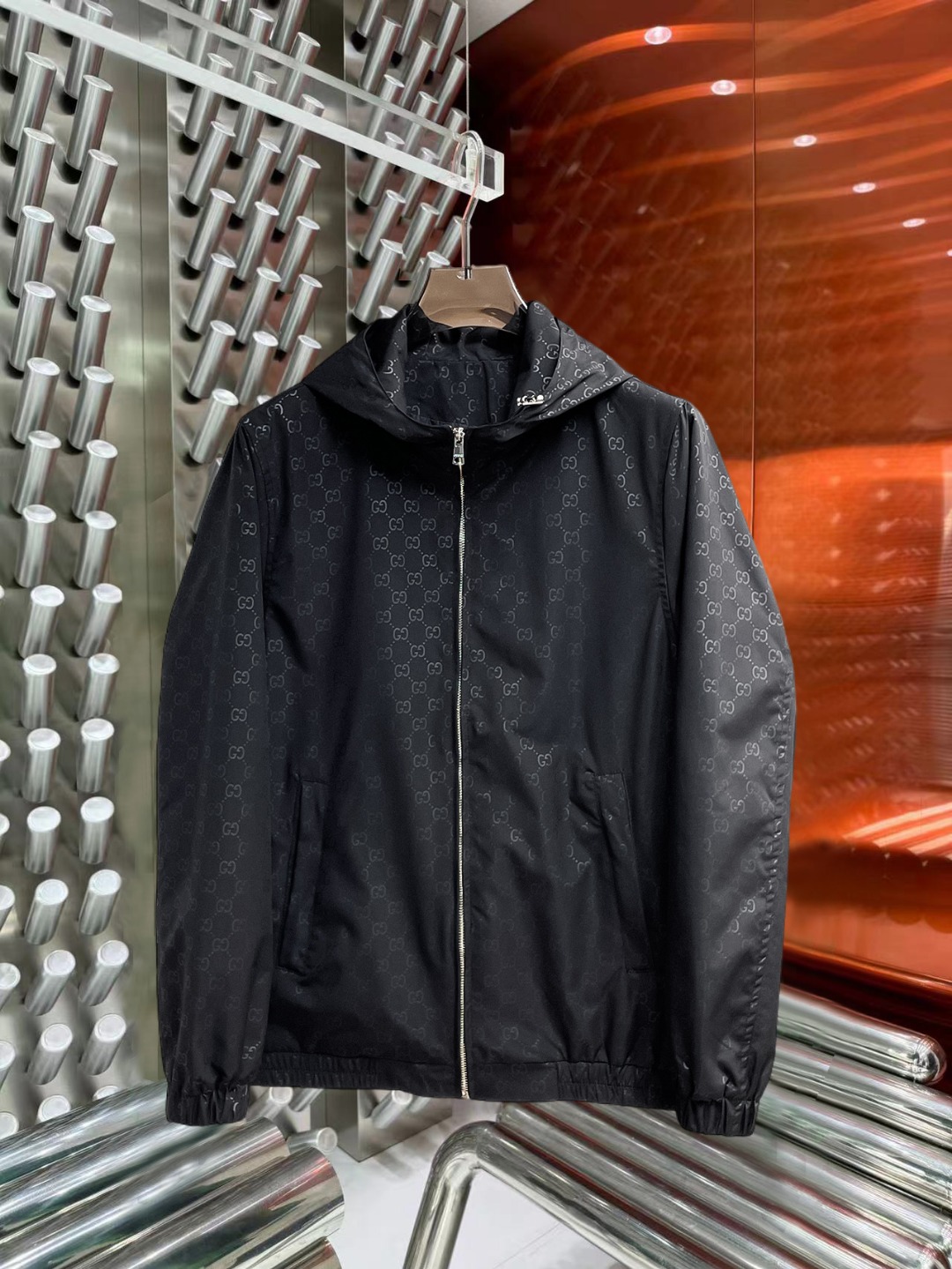 NO:527260,Guqi's same model on the official website, released in advance!  2025ss autumn new men's jacket, original single three-standard full high-end version!  With hidden hat, customized fabric for counter, high breathability and comfort, impeccable details, brand element design concept, reflecting high quality. The feel is delicate and soft!  It is casually cut, with a great upper body style!  Number of code M~3XL, maximum wear 195 catties.,, jackets & coats, jackets & coats, hats, alexander wang19860909古奇 官网同款,提前发售！2025ss秋季新款男士夹克外套,原单三标齐全高端版本！带隐藏帽,专柜定制面料 透气舒适度高,细节无可挑剔,品牌元素设计理念,体现高品质.手感细腻柔软！呈现休闲裁剪,上身版型超赞！码数M～3XL,最大穿195斤.,,jackets & coats,jackets & coats,hats,alexander wang,Men's clothing