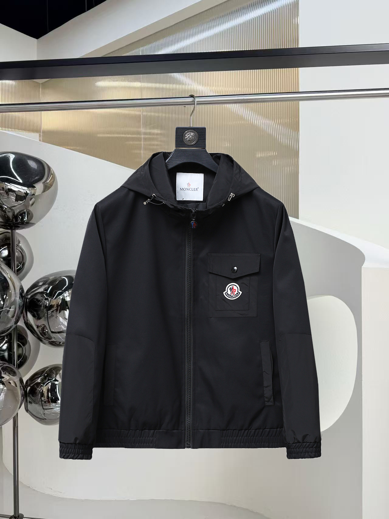 NO:531558,The main recommendation is the latest 2025ss autumn Autumn silhouette stand-up collar hidden hat design casual jacket. High-end quality, pattern fabrics and hardware are customized 1:1 in the counter, breathable and comfortable, suitable for fabrics. The logo adopts the current popular embroidery design. The upper body is handsome and stylish, without any restraint, and the upper body is super comfortable!  The whole piece is super cool and upscale!  The upper body is not thick, showing the fashionable and personalized atmosphere!  Number of codes: M-XXXL H2025 new model first release, Moncler, jackets & coats, hats, alexander wang19860909主推 蒙口 2025ss秋季最新款蒙口立领隐藏帽设计休闲外套 高端品质、版型面料五金都是专柜1:1定制,透气舒适合成面料,Logo采用时下流行刺绣设计,上身帅气有型,一点不拘束、上身超级舒适！整件超级酷炫上档次！上身不厚重,尽显时尚个性气息！ 码数:M-XXXL H2025新款首发,,Moncler,jackets & coats,hats,alexander wang,Men's clothing