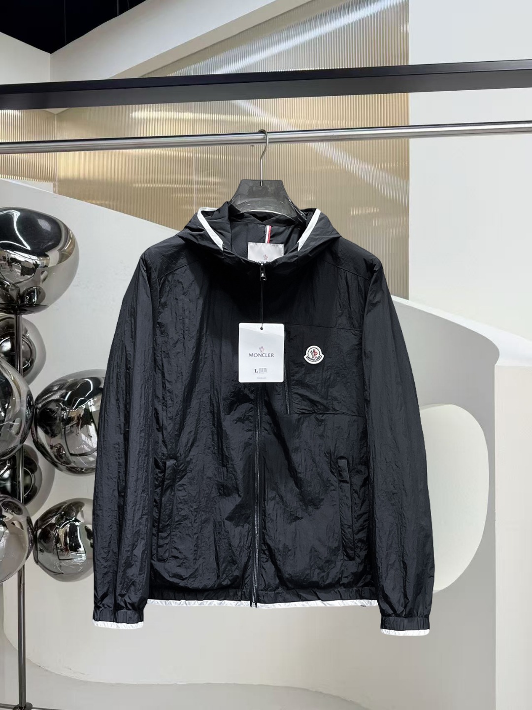 NO:531565,The new 2025 autumn jacket, the new product on the show is perfect, comfortable and warm, the three-standard complete colors and full and attractive, and the very outstanding design easily advances the sense of fashion. The workmanship is extremely exquisite and rigorous, and the wiring is neat and meticulous!  A masterpiece of a big-name designer!  The upper body doesn't look bloated and super handsome!  Spot code M ~ 3XL, Moncler, jackets & coats, jackets & coats, alexander wang19860909蒙口 2025秋季新款夹克外套,秀场新品品相非常完美,舒适保暖,三标齐全色泽饱满诱人,非常出彩的设计,轻松将时髦感进阶,做工极为考究严谨,走线工整细致！大牌设计师巨作！上身不显臃肿、超级帅气！现货码数M ～ 3XL,,Moncler,jackets & coats,jackets & coats,alexander wang,Men's clothing