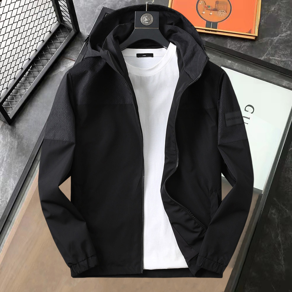 NO:610077,LV 2025 spring new jacket, the new product on the show is in perfect condition. It is comfortable and warm to wear on both sides. It has three standard colors and full and attractive colors. It is a very outstanding design that can easily enhance the fashion sense. The workmanship is extremely sophisticated and rigorous, and the wiring is neat and meticulous!  A masterpiece from a famous designer!  The upper body does not look bloated and is super handsome!  Available sizes M ~ XXXL,,louis vuitton,jackets & coats,jackets & coats,alexander wang19860909Lv 2025春季新款夹克外套,秀场新品品相非常完美,双面穿舒适保暖,三标齐全色泽饱满诱人,非常出彩的设计,轻松将时髦感进阶,做工极为考究严谨,走线工整细致！大牌设计师巨作！上身不显臃肿、超级帅气！现货码数M ～ XXXL,,louis vuitton,jackets & coats,jackets & coats,alexander wang,Men's clothing