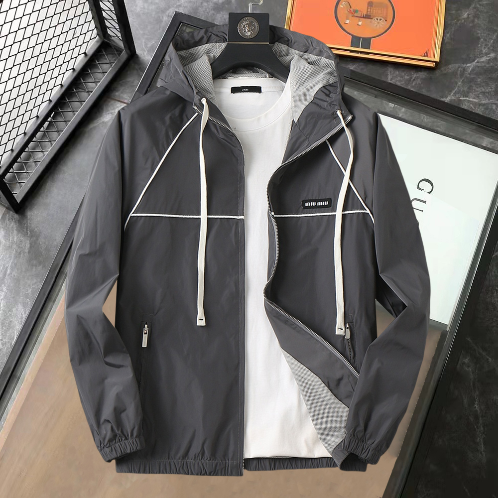 NO:610103,miumiu 2025 new autumn jacket, the new product on the show is in perfect condition, comfortable and warm, complete with three colors, full and attractive color, very outstanding design, easily upgrades the fashion sense, extremely elegant and rigorous workmanship, neat and meticulous wiring!  A masterpiece from a famous designer!  The upper body does not look bloated and is super handsome!  Available size M ~ 3XL,,miumiu,jackets & coats,jackets & coats,alexander wang19860909miumiu 2025秋季新款夹克外套,秀场新品品相非常完美,舒适保暖,三标齐全色泽饱满诱人,非常出彩的设计,轻松将时髦感进阶,做工极为考究严谨,走线工整细致！大牌设计师巨作！上身不显臃肿、超级帅气！现货码数M ～ 3XL,,miumiu,jackets & coats,jackets & coats,alexander wang,Men's clothing