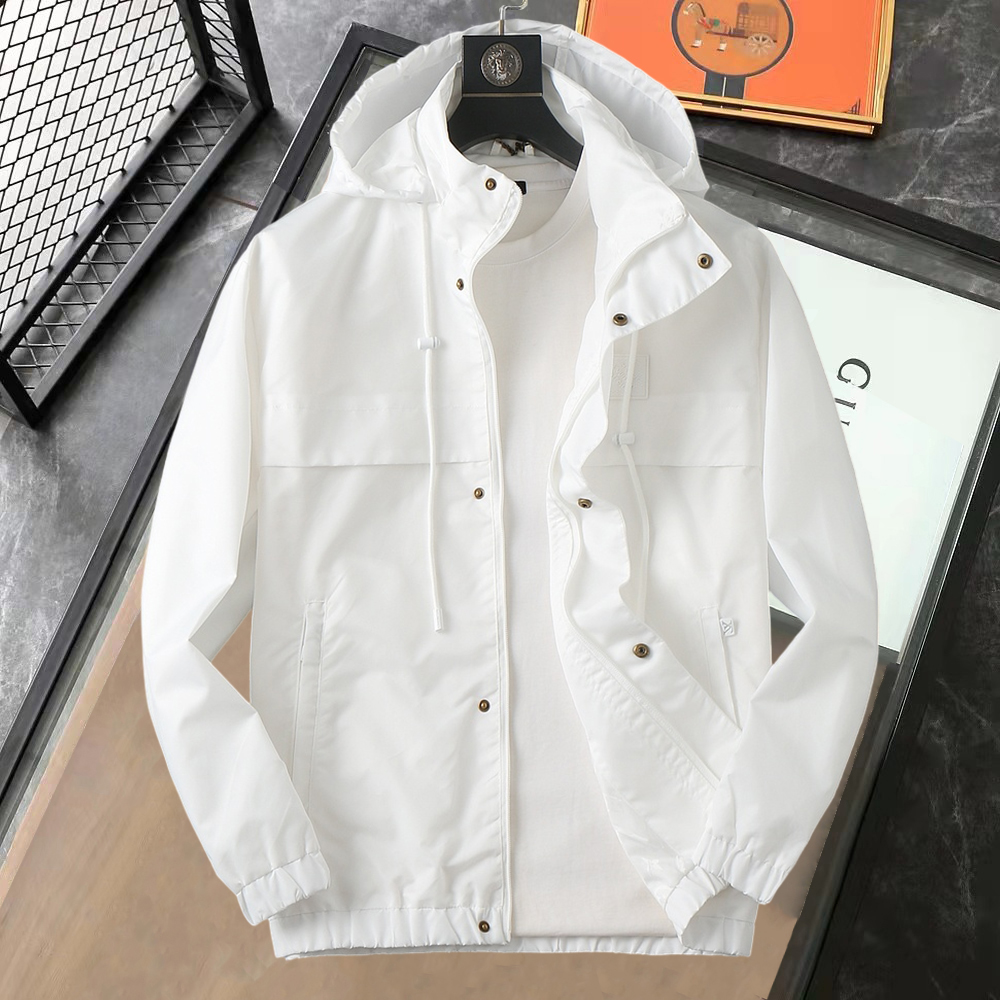 NO:610087,LV 2025 autumn new jacket, the new product on the show is in perfect condition, comfortable and warm, complete with three labels, full and attractive color, very outstanding design, easily upgrades the fashion sense, extremely sophisticated workmanship, neat and meticulous wiring!  A masterpiece from a famous designer!  The upper body does not look bloated and is super handsome!  Available size M ~ 3XL,,louis vuitton,jackets & coats,jackets & coats,alexander wang19860909Lv 2025秋季新款夹克外套,秀场新品品相非常完美,舒适保暖,三标齐全色泽饱满诱人,非常出彩的设计,轻松将时髦感进阶,做工极为考究严谨,走线工整细致！大牌设计师巨作！上身不显臃肿、超级帅气！现货码数M ～ 3XL,,louis vuitton,jackets & coats,jackets & coats,alexander wang,Men's clothing