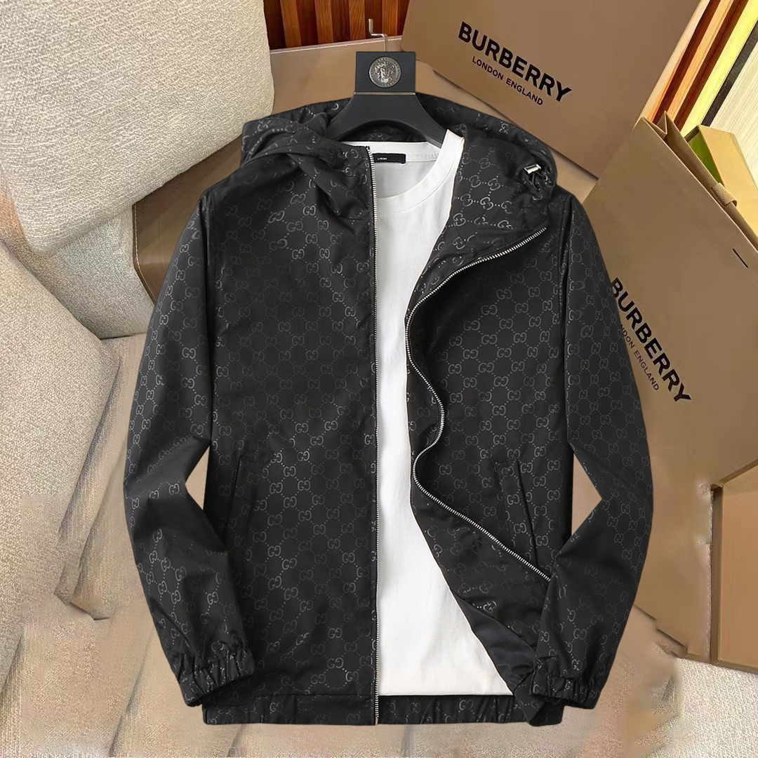 NO:540092,Guqi's same model on the official website, released in advance!  2025ss Spring New Men's Jacket, original single three-standard full high-end version!  With hidden hat, customized fabric for counter, high breathability and comfort, impeccable details, brand element design concept, reflecting high quality. The feel is delicate and soft!  It is casually cut, with a great upper body style!  Number of code M~3XL, maximum wear 195 catties.,, jackets & coats, jackets & coats, hats, alexander wang19860909古奇 官网同款,提前发售！2025ss开春新款男士夹克外套,原单三标齐全高端版本！带隐藏帽,专柜定制面料 透气舒适度高,细节无可挑剔,品牌元素设计理念,体现高品质.手感细腻柔软！呈现休闲裁剪,上身版型超赞！码数M～3XL,最大穿195斤.,,jackets & coats,jackets & coats,hats,alexander wang,Men's clothing