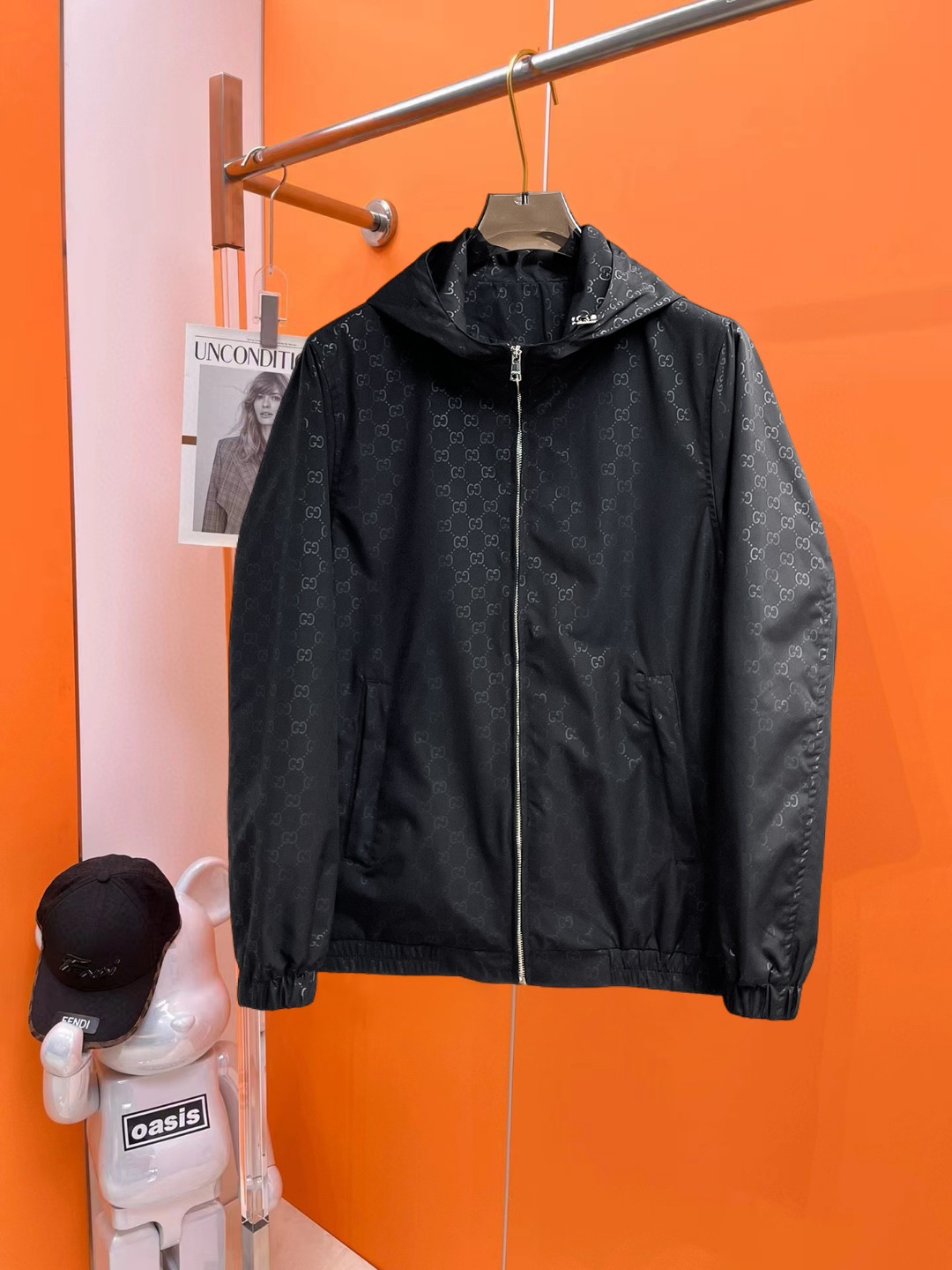 NO:541014,Guqi's same model on the official website, released in advance!  2025ss autumn new men's jacket, original single three-standard full high-end version!  With hidden hat, customized fabric for counter, high breathability and comfort, impeccable details, brand element design concept, reflecting high quality. The feel is delicate and soft!  It is casually cut, with a great upper body style!  Number of code M~3XL, maximum wear 195 catties.,, jackets & coats, jackets & coats, hats, alexander wang19860909古奇 官网同款,提前发售！2025ss秋季新款男士夹克外套,原单三标齐全高端版本！带隐藏帽,专柜定制面料 透气舒适度高,细节无可挑剔,品牌元素设计理念,体现高品质.手感细腻柔软！呈现休闲裁剪,上身版型超赞！码数M～3XL,最大穿195斤.,,jackets & coats,jackets & coats,hats,alexander wang,Men's clothing