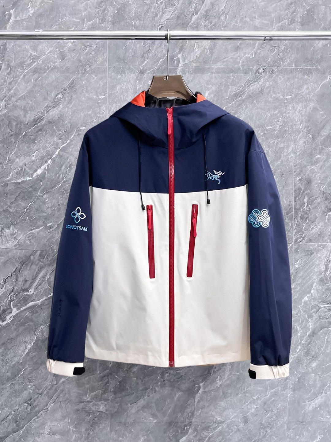 NO:657051,Arc'teryx 2025 new autumn jacket, the new product on the show is in perfect condition, comfortable and warm, complete with three colors, full and attractive color, very outstanding design, easily upgrades the fashion sense, extremely elegant and rigorous workmanship, neat and meticulous wiring!  A masterpiece from a famous designer!  The upper body does not look bloated and is super handsome!  Available size M ~ XXXL,arc'teryx,jackets & coats,jackets & coats,alexander wang19860909始祖鸟 2025秋季新款夹克外套,秀场新品品相非常完美,舒适保暖,三标齐全色泽饱满诱人,非常出彩的设计,轻松将时髦感进阶,做工极为考究严谨,走线工整细致！大牌设计师巨作！上身不显臃肿、超级帅气！现货码数M ～ XXXL,arc'teryx,jackets & coats,jackets & coats,alexander wang,Men's clothing