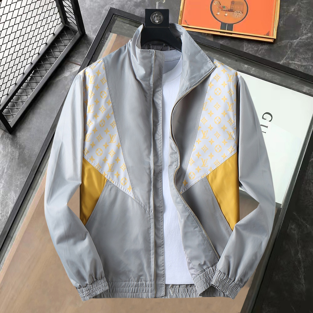 NO:610084,LV 2025 autumn new jacket, the new product on the show is in perfect condition, comfortable and warm, complete with three labels, full and attractive color, very outstanding design, easily upgrades the fashion sense, extremely sophisticated workmanship, neat and meticulous wiring!  A masterpiece from a famous designer!  The upper body does not look bloated and is super handsome!  Available sizes M ~ XXXL,,louis vuitton,jackets & coats,jackets & coats,alexander wang19860909Lv 2025秋季新款夹克外套,秀场新品品相非常完美,舒适保暖,三标齐全色泽饱满诱人,非常出彩的设计,轻松将时髦感进阶,做工极为考究严谨,走线工整细致！大牌设计师巨作！上身不显臃肿、超级帅气！现货码数M ～ XXXL,,louis vuitton,jackets & coats,jackets & coats,alexander wang,Men's clothing