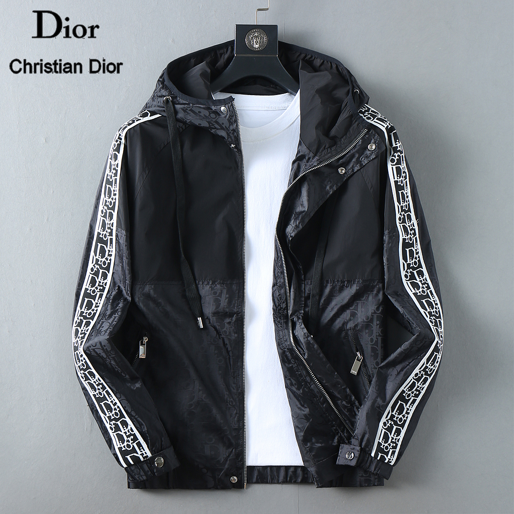 NO:647289,Dior's 2025 new autumn jacket, the new product on the show is in perfect condition, comfortable and warm, complete with three labels, full and attractive colors, very outstanding design, easily upgrades the fashion sense, extremely elegant and rigorous workmanship, neat and meticulous wiring!  A masterpiece from a famous designer!  The upper body does not look bloated and is super handsome!  Available size M ~ 3XL,,dior,jackets & coats,jackets & coats,alexander wang19860909迪奥 2025秋季新款夹克外套,秀场新品品相非常完美,舒适保暖,三标齐全色泽饱满诱人,非常出彩的设计,轻松将时髦感进阶,做工极为考究严谨,走线工整细致！大牌设计师巨作！上身不显臃肿、超级帅气！现货码数M ～ 3XL,,dior,jackets & coats,jackets & coats,alexander wang,Men's clothing