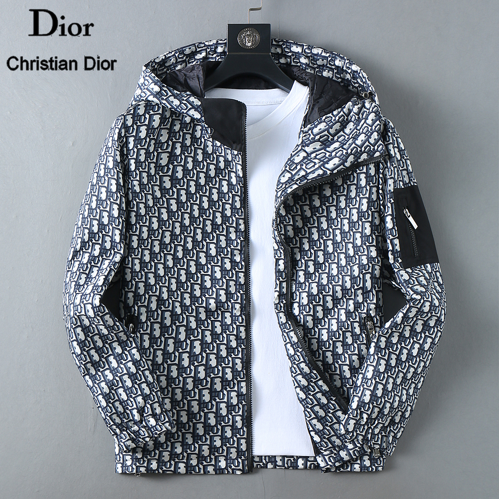 NO:647326,Dior's 2025 new autumn jacket, the new product on the show is in perfect condition, comfortable and warm, complete with three labels, full and attractive colors, very outstanding design, easily upgrades the fashion sense, extremely elegant and rigorous workmanship, neat and meticulous wiring!  A masterpiece from a famous designer!  The upper body does not look bloated and is super handsome!  Available size M ~ 3XL,,dior,jackets & coats,jackets & coats,alexander wang19860909迪奥 2025秋季新款夹克外套,秀场新品品相非常完美,舒适保暖,三标齐全色泽饱满诱人,非常出彩的设计,轻松将时髦感进阶,做工极为考究严谨,走线工整细致！大牌设计师巨作！上身不显臃肿、超级帅气！现货码数M ～ 3XL,,dior,jackets & coats,jackets & coats,alexander wang,Men's clothing