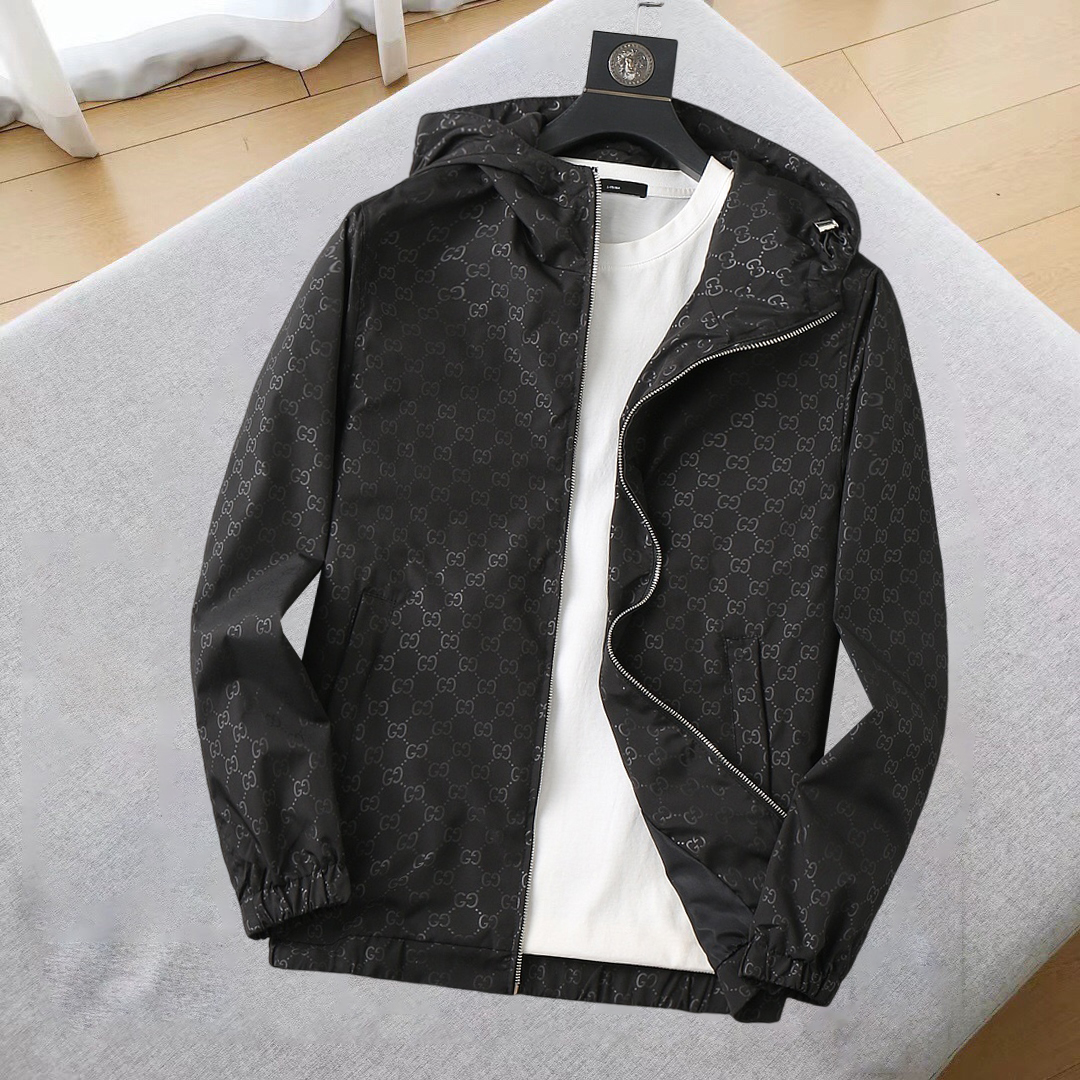 NO:685253,Same style as Gucci official website, complete with three labels, sold in advance. 2025ss new autumn men's jackets, high-end version with complete three labels of the original order. Custom-made fabrics at the counter. Highly breathable and comfortable, impeccable details, brand element design concept, reflecting high quality. Delicate and soft feel. Casual tailoring, excellent upper body size. M～3XL, maximum wear 195 catties,,jackets & coats,jackets & coats,19860909古奇 官网同款,三标齐全,提前发售 2025ss秋季新款男士夹克外套,原单三标齐全高端版本 专柜定制面料 透气舒适度高,细节无可挑剔,品牌元素设计理念,体现高品质.手感细腻柔软 呈现休闲裁剪,上身版型超赞 码数M～3XL,最大穿195斤,,jackets & coats,jackets & coats,,Men's clothing