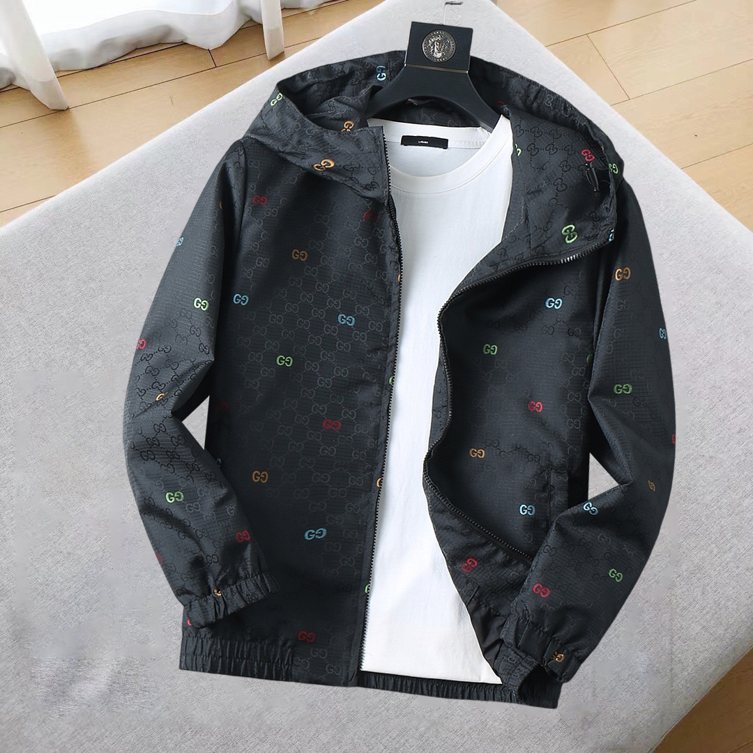 NO:685288,Same style as Gucci official website, complete with three labels, sold in advance. 2025ss new autumn men's jackets, high-end version with complete three labels of the original order. Custom-made fabrics at the counter. Highly breathable and comfortable, impeccable details, brand element design concept, reflecting high quality. Delicate and soft feel. Casual tailoring, excellent upper body size. M～3XL, maximum wear 195 catties,,jackets & coats,jackets & coats,19860909古奇 官网同款,三标齐全,提前发售 2025ss秋季新款男士夹克外套,原单三标齐全高端版本 专柜定制面料 透气舒适度高,细节无可挑剔,品牌元素设计理念,体现高品质.手感细腻柔软 呈现休闲裁剪,上身版型超赞 码数M～3XL,最大穿195斤,,jackets & coats,jackets & coats,,Men's clothing