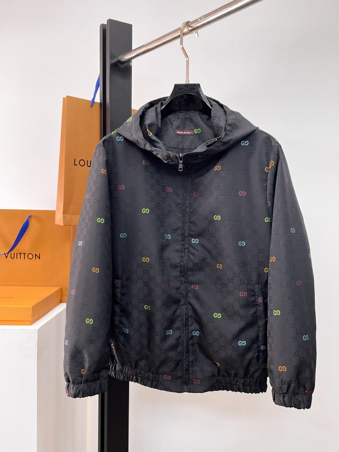 NO:654768,Gucci official website, same style, complete with three labels, on sale in advance. 2025ss new autumn men's jackets, original three labels, high-end version. Custom-made fabrics at the counter. Highly breathable and comfortable, impeccable details, brand element design concept, reflecting high quality. Delicate and soft feel. Casual tailoring, excellent upper body size. Size M~3XL, maximum wear 195 catties,,jackets & coats,jackets & coats,alexander wang19860909古奇 官网同款,三标齐全,提前发售 2025ss秋季新款男士夹克外套,原单三标齐全高端版本 专柜定制面料 透气舒适度高,细节无可挑剔,品牌元素设计理念,体现高品质.手感细腻柔软 呈现休闲裁剪,上身版型超赞 码数M～3XL,最大穿195斤,,jackets & coats,jackets & coats,alexander wang,Men's clothing