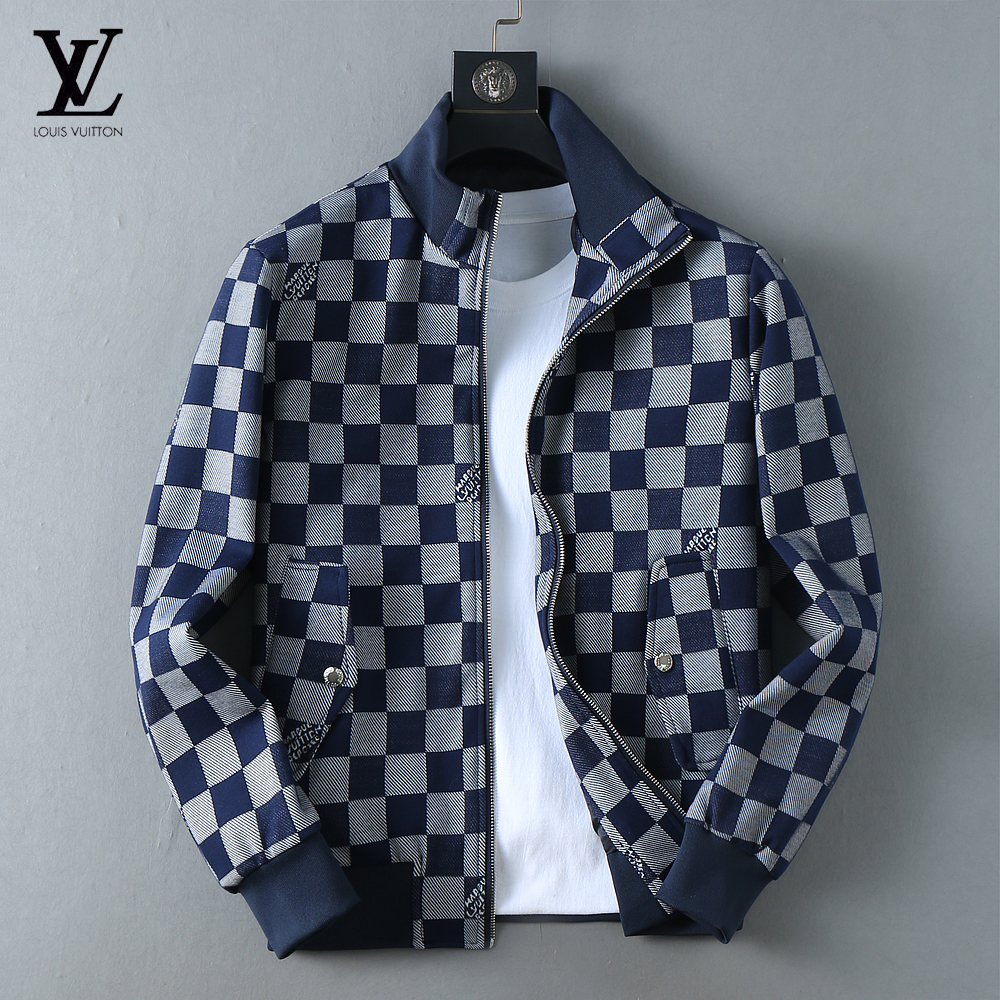 NO:647293,LV 2025 autumn new jacket, the new product on the show is in perfect condition, comfortable and warm, complete with three labels, full and attractive color, very outstanding design, easily upgrades the fashion sense, extremely sophisticated workmanship, neat and meticulous wiring!  A masterpiece from a famous designer!  The upper body does not look bloated and is super handsome!  Available size M ~ 3XL,,louis vuitton,jackets & coats,jackets & coats,alexander wang19860909Lv 2025秋季新款夹克外套,秀场新品品相非常完美,舒适保暖,三标齐全色泽饱满诱人,非常出彩的设计,轻松将时髦感进阶,做工极为考究严谨,走线工整细致！大牌设计师巨作！上身不显臃肿、超级帅气！现货码数M ～ 3XL,,louis vuitton,jackets & coats,jackets & coats,alexander wang,Men's clothing