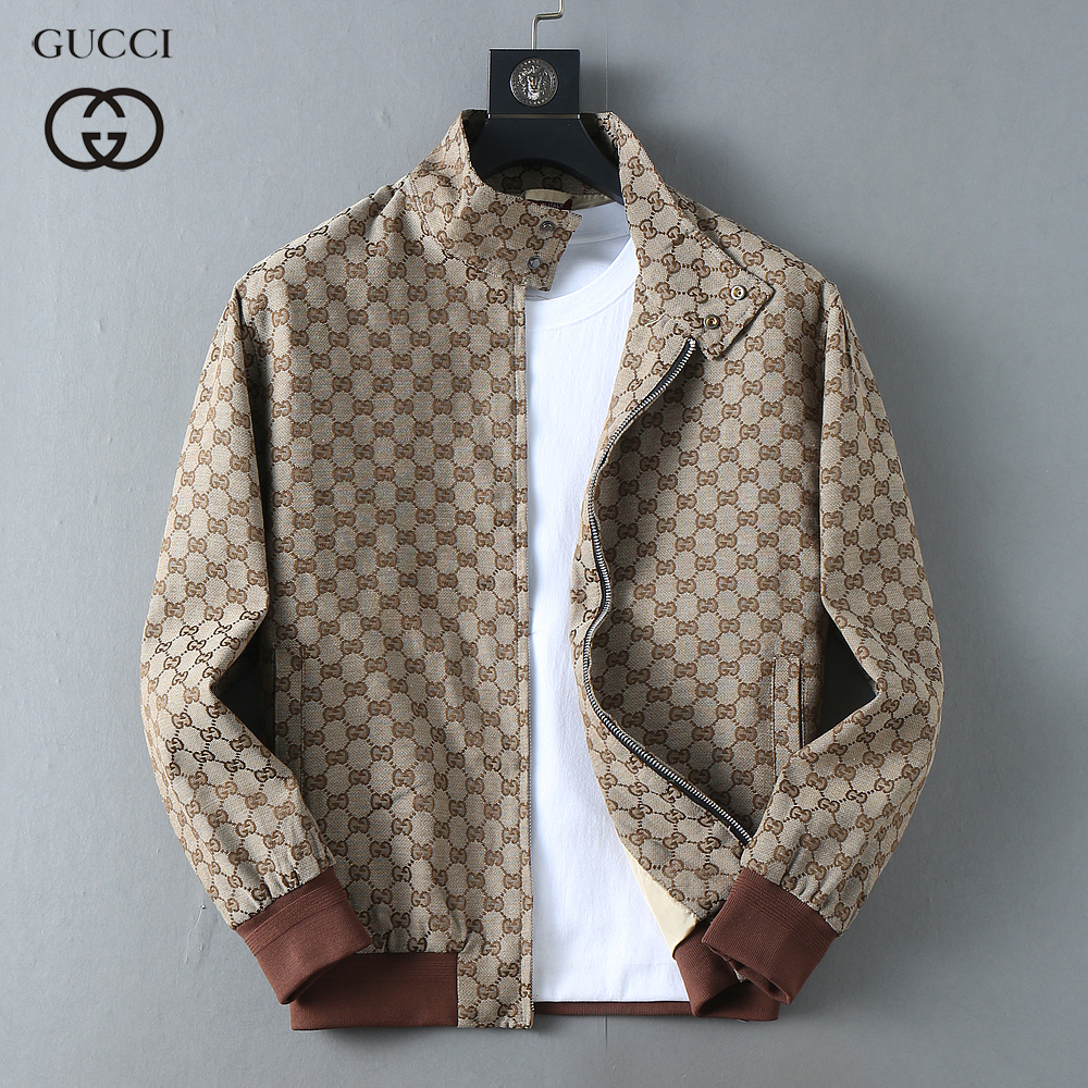 NO:647298,Gucci's 2025 new autumn jacket, the new product on the show is in perfect condition, comfortable and warm, complete with three labels, full of attractive colors, very outstanding design, easily upgrades the fashion sense, extremely elegant and rigorous workmanship, neat and meticulous wiring!  A masterpiece from a famous designer!  The upper body does not look bloated and is super handsome!  Available size M ~ 3XL,,jackets & coats,jackets & coats,alexander wang19860909古奇2025秋季新款夹克外套,秀场新品品相非常完美,舒适保暖,三标齐全色泽饱满诱人,非常出彩的设计,轻松将时髦感进阶,做工极为考究严谨,走线工整细致！大牌设计师巨作！上身不显臃肿、超级帅气！现货码数M ～ 3XL,,jackets & coats,jackets & coats,alexander wang,Men's clothing