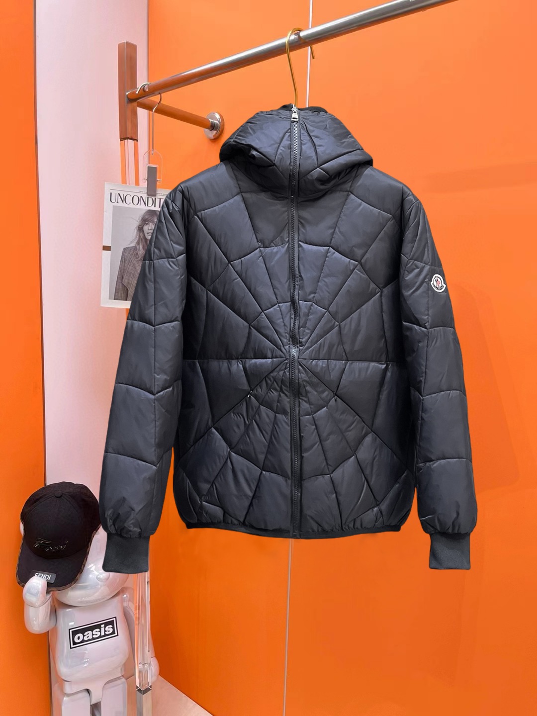 NO:647216,Mengkou, complete with three standards, 2025ss new winter down jacket, the new product in the show is in perfect condition, comfortable and warm, the color is full and attractive, the very outstanding design can easily enhance the fashion sense, the workmanship is extremely sophisticated and rigorous, and the wiring is neat and meticulous!  A masterpiece from a famous designer!  The upper body does not look bloated and is super handsome!  Available sizes M ~ XXXL,,Moncler,jackets & coats,down jacket,alexander wang19860909蒙口 三标齐全 2025ss冬季新款羽绒棉服外套,秀场新品品相非常完美,舒适保暖,色泽饱满诱人,非常出彩的设计,轻松将时髦感进阶,做工极为考究严谨,走线工整细致！大牌设计师巨作！上身不显臃肿、超级帅气！现货码数M ～ XXXL,,Moncler,jackets & coats,down jacket,alexander wang,Men's clothing