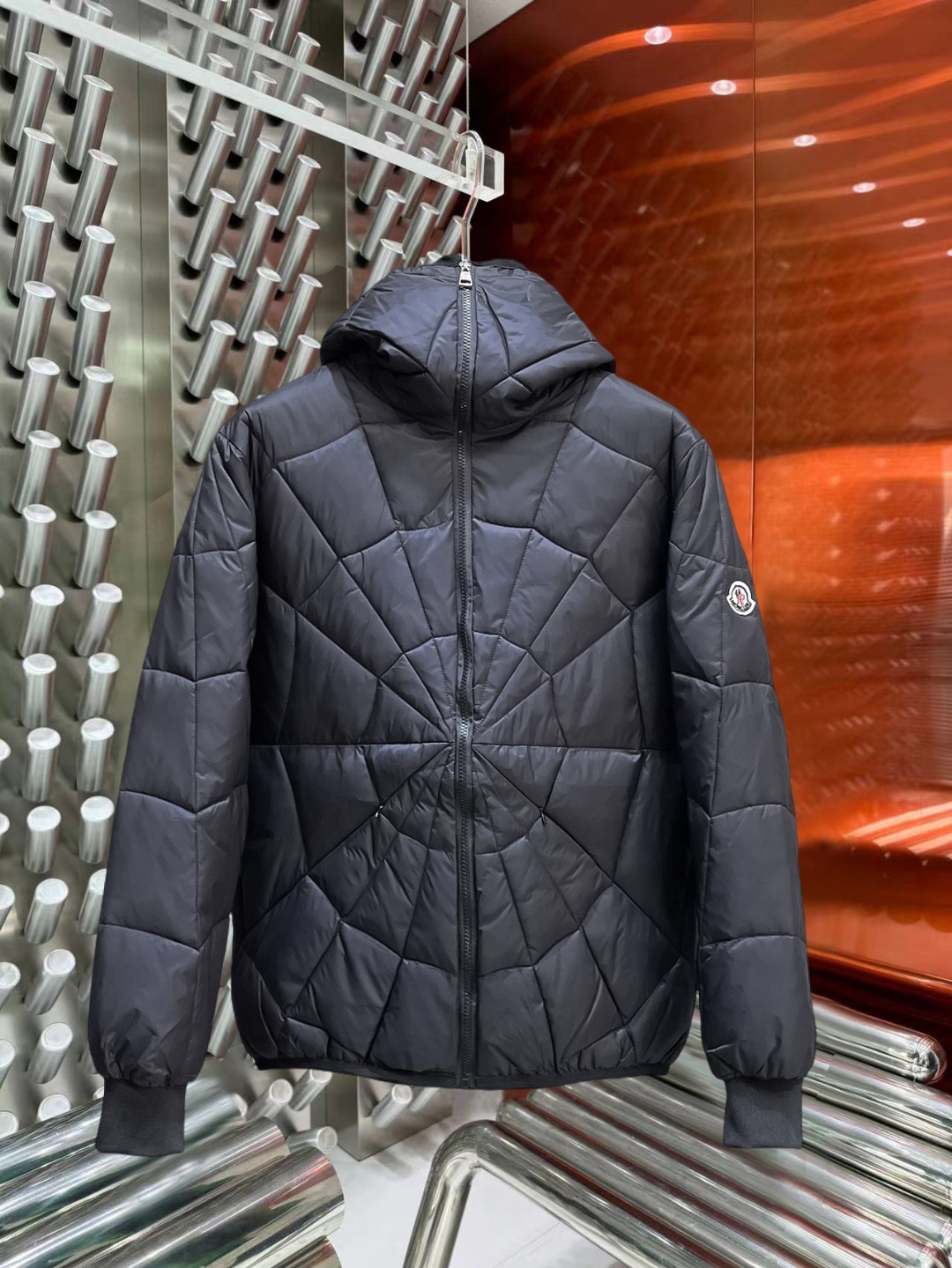 NO:597016,Mengkou, complete with three standards, 2025ss new winter down jacket, the new product in the show is in perfect condition, comfortable and warm, the color is full and attractive, the very outstanding design can easily enhance the fashion sense, the workmanship is extremely sophisticated and rigorous, and the wiring is neat and meticulous!  A masterpiece from a famous designer!  The upper body does not look bloated and is super handsome!  Available sizes M ~ XXXL,,Moncler,jackets & coats,down jacket,alexander wang19860909蒙口 三标齐全 2025ss冬季新款羽绒棉服外套,秀场新品品相非常完美,舒适保暖,色泽饱满诱人,非常出彩的设计,轻松将时髦感进阶,做工极为考究严谨,走线工整细致！大牌设计师巨作！上身不显臃肿、超级帅气！现货码数M ～ XXXL,,Moncler,jackets & coats,down jacket,alexander wang,Men's clothing