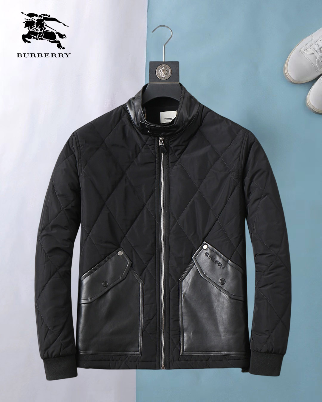 NO:644358,Burberry's new 2025ss winter down jacket with all three standards, the new product on the show is in perfect condition, comfortable and warm, the color is full and attractive, the design is very outstanding, it can easily enhance the fashion sense, the workmanship is extremely sophisticated and rigorous, and the wiring is neat and meticulous!  A masterpiece from a famous designer!  The upper body does not look bloated and is super handsome!  Available sizes M ~ XXXL,,burberry,jackets & coats,down jacket,alexander wang19860909巴宝莉 三标齐全 2025ss冬季新款羽绒棉服外套,秀场新品品相非常完美,舒适保暖,色泽饱满诱人,非常出彩的设计,轻松将时髦感进阶,做工极为考究严谨,走线工整细致！大牌设计师巨作！上身不显臃肿、超级帅气！现货码数M ～ XXXL,,burberry,jackets & coats,down jacket,alexander wang,Men's clothing