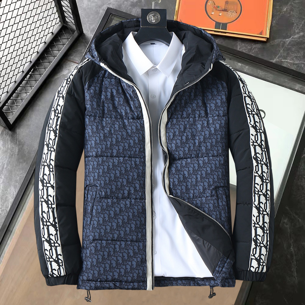 NO:610146,Dior's 2025ss new winter down jacket with complete three standards, the new product on the show is in perfect condition, comfortable and warm, the color is full and attractive, the design is very brilliant, it can easily enhance the fashion sense, the workmanship is extremely sophisticated and rigorous, and the wiring is neat and meticulous!  A masterpiece from a famous designer!  The upper body does not look bloated and is super handsome!  Available sizes M ~ XXXL,,dior,jackets & coats,down jacket,alexander wang19860909迪奥 三标齐全 2025ss冬季新款羽绒棉服外套,秀场新品品相非常完美,舒适保暖,色泽饱满诱人,非常出彩的设计,轻松将时髦感进阶,做工极为考究严谨,走线工整细致！大牌设计师巨作！上身不显臃肿、超级帅气！现货码数M ～ XXXL,,dior,jackets & coats,down jacket,alexander wang,Men's clothing