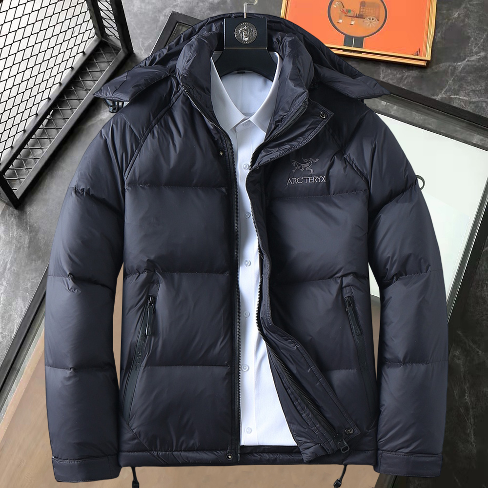 NO:610136,Arc'teryx GW exclusively supplies new classic down jackets for autumn and winter, hooded turtleneck down jackets, rarely available through trading company channels, hood snap-button detachable design  A must-have thermal item for cooling weather, it can be worn for daily life or outdoor sports. The fabric of this down jacket is smooth and shiny, wear-resistant, scratch-resistant and easy to care for. It is equipped with high-quality white goose down filling inside. It is matched with large square quilting technology to create a fluffy and full overall effect. It has good resilience and has a strong thermal insulation effect, so that you are not afraid of the cold outdoor weather in autumn and winter! Size: M-3xL, arc'teryx, down  jacket,hats,alexander wang19860909始祖鸟 GW独家专供秋冬新款经典羽绒服,连帽高领羽绒服 贸易公司渠道稀出,帽子按扣可拆卸设计 降温天气必备的保暖单品,不论是日常还是户外运动都能穿.该羽绒服面料质感光滑亮泽,耐磨防刮易打理,内里配置优质白鹅绒埴充,在搭配大方格绗缝工艺,wt打造蓬松饱满的整体效果,回弹性好,兼顾强悍的保暖锁温效果,让你无惧秋冬季寒冷的户外天气! 尺码:M-3xL,arc'teryx,down jacket,hats,alexander wang,Men's clothing