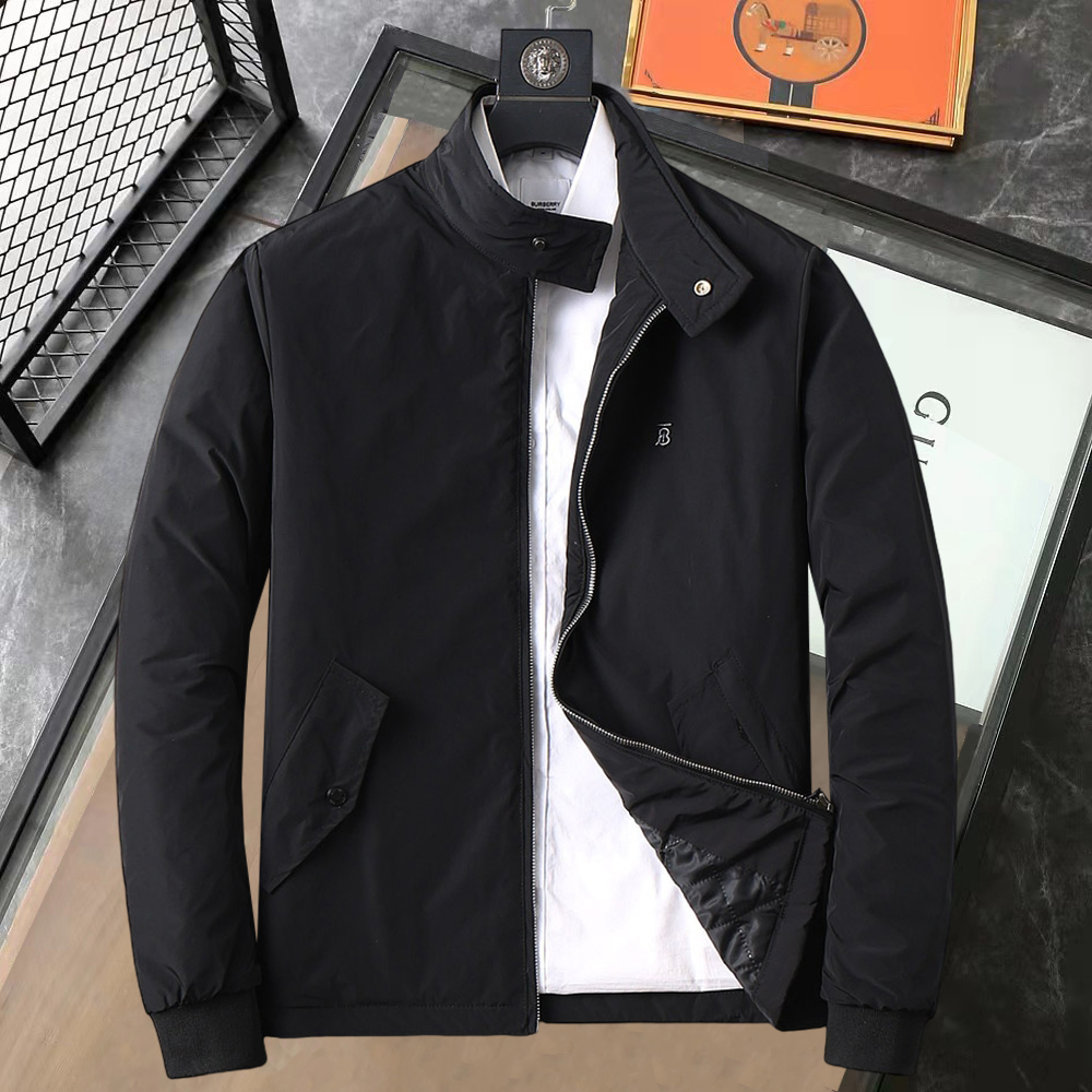 NO:610117,Burberry's new 2025ss winter down jacket with all three standards, the new product on the show is in perfect condition, comfortable and warm, the color is full and attractive, the design is very outstanding, it can easily enhance the fashion sense, the workmanship is extremely sophisticated and rigorous, and the wiring is neat and meticulous!  A masterpiece from a famous designer!  The upper body does not look bloated and is super handsome!  Available sizes M ~ XXXL,,burberry,jackets & coats,down jacket,alexander wang19860909巴宝莉 三标齐全 2025ss冬季新款羽绒棉服外套,秀场新品品相非常完美,舒适保暖,色泽饱满诱人,非常出彩的设计,轻松将时髦感进阶,做工极为考究严谨,走线工整细致！大牌设计师巨作！上身不显臃肿、超级帅气！现货码数M ～ XXXL,,burberry,jackets & coats,down jacket,alexander wang,Men's clothing