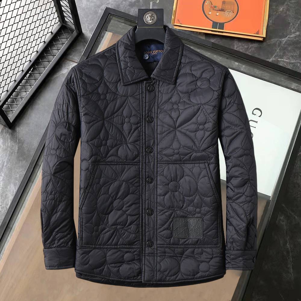 NO:610105,LV three-standard complete 2025ss winter new down jacket, the new product on the show is in perfect condition, comfortable and warm, the color is full and attractive, the design is very outstanding, it can easily enhance the fashion sense, the workmanship is extremely sophisticated and rigorous, and the wiring is neat and meticulous!  A masterpiece from a famous designer!  The upper body does not look bloated and is super handsome!  Available sizes M ~ XXXL,,louis vuitton,jackets & coats,down jacket,alexander wang19860909Lv 三标齐全 2025ss冬季新款羽绒棉服外套,秀场新品品相非常完美,舒适保暖,色泽饱满诱人,非常出彩的设计,轻松将时髦感进阶,做工极为考究严谨,走线工整细致！大牌设计师巨作！上身不显臃肿、超级帅气！现货码数M ～ XXXL,,louis vuitton,jackets & coats,down jacket,alexander wang,Men's clothing