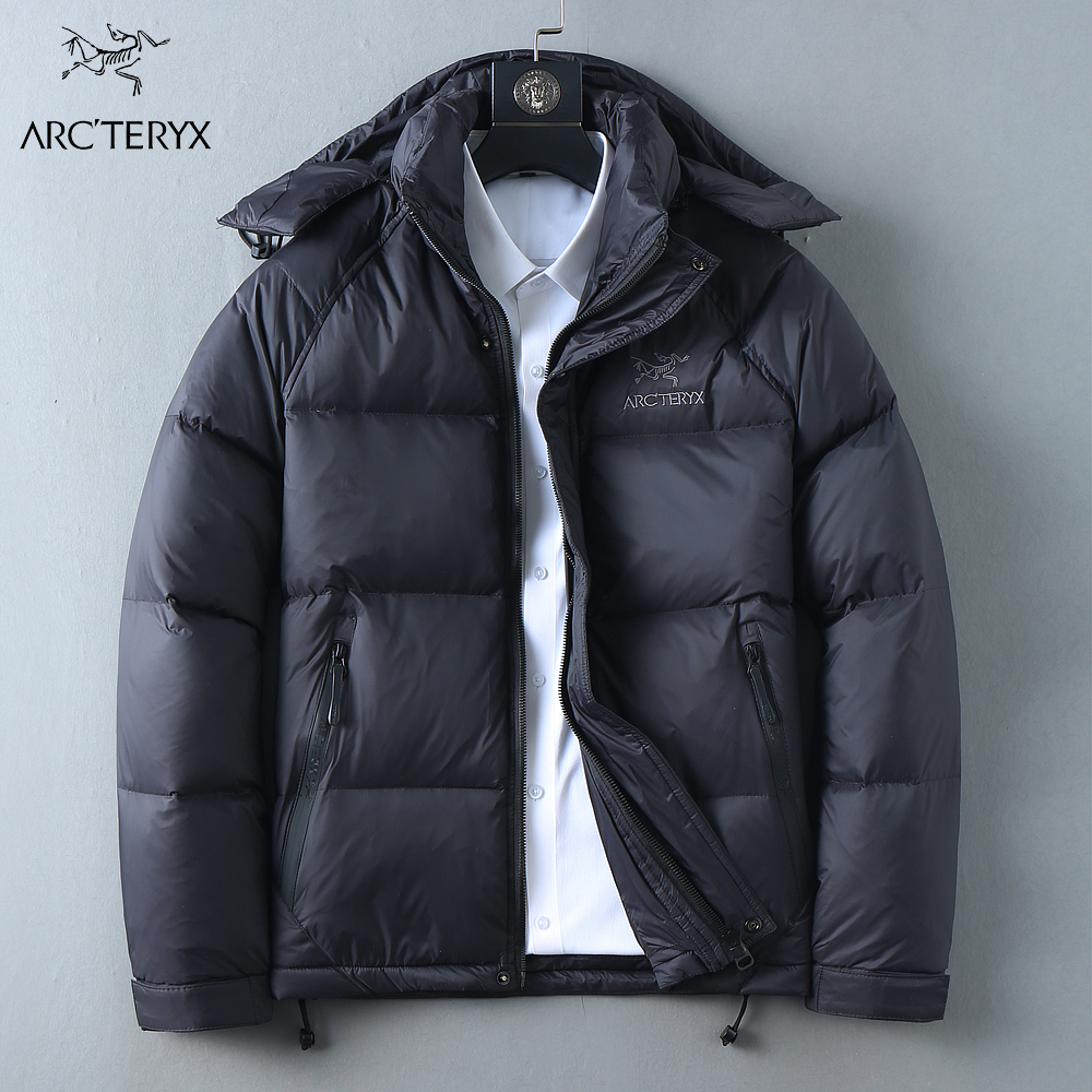 NO:647325,Arc'teryx's new 2025 autumn and winter down jacket. This is known as the most expensive down jacket in the world, all 90 down. With a classic logo combination, it is full of visual impact at first sight. It has better thermal insulation performance, is light and not heavy, and has good loft recovery after compression, and it can gather heat and lock in temperature!  Personalized color matching design, fresh and energetic!  There are too many versions circulating in the market. In addition to the different fabrics and workmanship, the biggest difference is that the filling is not goose down at all but feather silk or velvet, etc., and it is not easy to distinguish for those who don’t understand. In addition, the fabrics and workmanship are definitely not of the same level. In short, look for us and you will never go astray. All the exclusive full colors are purchased from genuine development. If you understand the quality of our down jackets, you can safely recommend it with your eyes closed. The three standards are complete!  Uniform series for men and women!  Size M-3XL. Can be worn up to 200 pounds, arc'teryx, down jacket, alexander wang19860909始祖鸟 2025秋冬新款羽绒服.这款号称羽绒服届最贵的,全部90绒的.带着经典的Logo组合搭配,第一眼看到就是满满的视觉冲击,保暖性能更出色,轻便不厚重,且压缩后的蓬松度恢复性好,聚热锁温！个性的拼色设计,清新有活力！市面流通的版本实在太多了,除了面料做工不同外,最大的区别就是填充物根本不是鹅绒而是羽丝或手感绒等等,而不懂的根本不容易区分.另外面料和做工也绝对不是一个级别,总之认准我们,让你绝对不跑偏,独家全色全部购入正版开发,懂我们家羽绒服质量的,完全可以放心闭眼推.三标齐全！男女同款系列！码数M-3XL.最大穿到200斤,arc'teryx,down jacket,alexander wang,Men's clothing