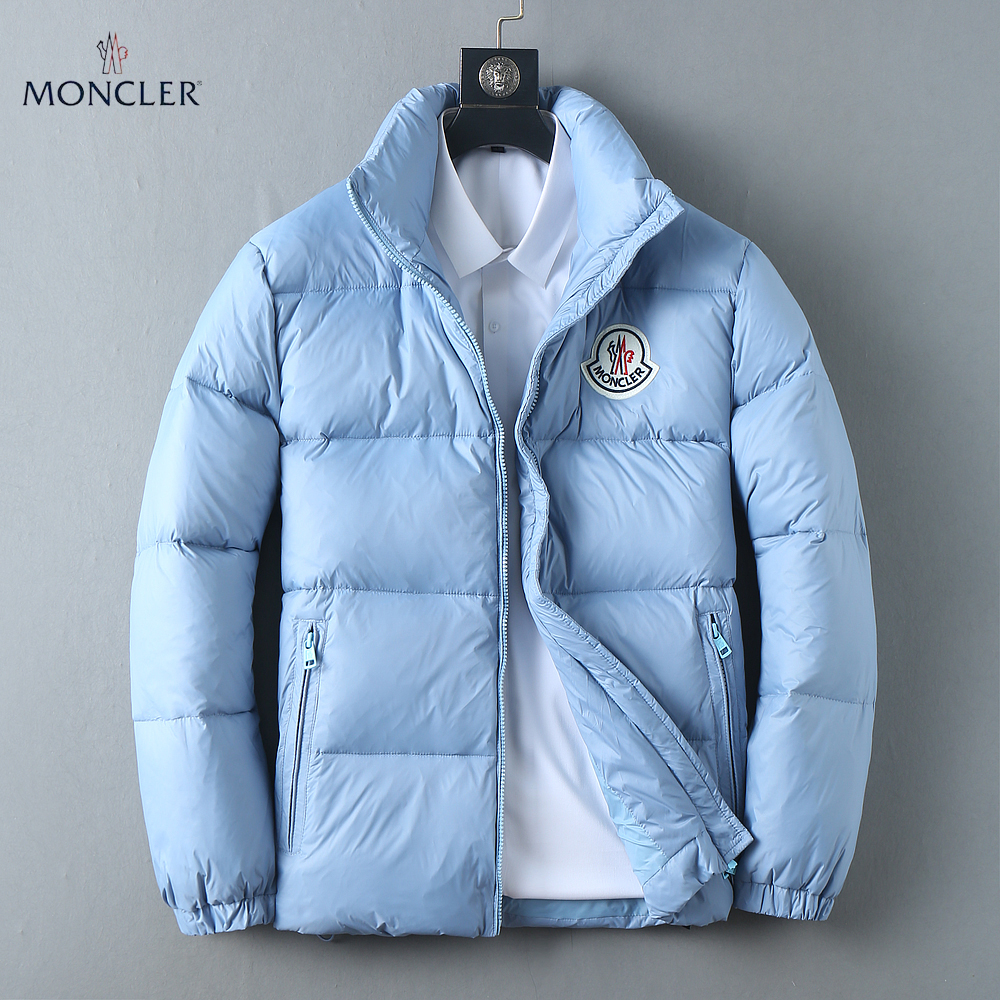 NO:647337,Mengkou's new 2025 autumn and winter down jacket. This is known as the most expensive down jacket in the world, all 90 down. With a classic logo combination, it is full of visual impact at first sight. It has better thermal insulation performance, is light and not heavy, and has good loft recovery after compression, and it can gather heat and lock in temperature!  Personalized color matching design, fresh and energetic!  There are too many versions circulating in the market. In addition to the different fabrics and workmanship, the biggest difference is that the filling is not goose down at all but feather silk or velvet, etc., and it is not easy to distinguish for those who don’t understand. In addition, the fabrics and workmanship are definitely not of the same level. In short, look for us and you will never go astray. All the exclusive full colors are purchased from genuine development. If you understand the quality of our down jackets, you can safely recommend it with your eyes closed. The three standards are complete!  Uniform series for men and women!  Size M-3XL. Can be worn up to 200 pounds, Moncler, down jacket, alexander wang19860909蒙口 2025秋冬新款羽绒服.这款号称羽绒服届最贵的,全部90绒的.带着经典的Logo组合搭配,第一眼看到就是满满的视觉冲击,保暖性能更出色,轻便不厚重,且压缩后的蓬松度恢复性好,聚热锁温！个性的拼色设计,清新有活力！市面流通的版本实在太多了,除了面料做工不同外,最大的区别就是填充物根本不是鹅绒而是羽丝或手感绒等等,而不懂的根本不容易区分.另外面料和做工也绝对不是一个级别,总之认准我们,让你绝对不跑偏,独家全色全部购入正版开发,懂我们家羽绒服质量的,完全可以放心闭眼推.三标齐全！男女同款系列！码数M-3XL.最大穿到200斤,,Moncler,down jacket,alexander wang,Men's clothing