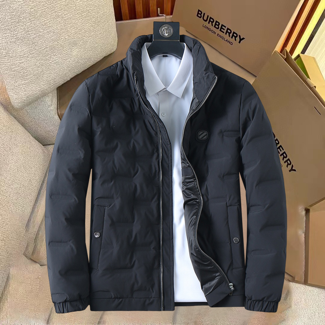 NO:731143,Support replacement after the year!  Ermenegildo Zegna's new 2025 autumn and winter down jacket. This is known as the most expensive down jacket in the world, with 90 down in total. With a classic logo combination, it is full of visual impact at first sight. It has better thermal insulation performance, is light and not heavy, and has good loft recovery after compression, and it can gather heat and lock in temperature!  Personalized color matching design, fresh and energetic!  There are too many versions circulating in the market. In addition to the different fabrics and workmanship, the biggest difference is that the filling is not goose down at all but feather silk or velvet, etc., and it is not easy to distinguish for those who don’t understand. In addition, the fabrics and workmanship are definitely not of the same level. In short, look for us and you will never go astray. All the exclusive full colors are purchased from genuine development. If you understand the quality of our down jackets, you can safely recommend it with your eyes closed. The three standards are complete!  Uniform series for men and women!  Size M-3XL. Maximum wear weight is 200 pounds, zegna, down jacket,19860909支持年后退换！ 杰尼亚 2025秋冬新款羽绒服.这款号称羽绒服届最贵的,全部90绒的.带着经典的Logo组合搭配,第一眼看到就是满满的视觉冲击,保暖性能更出色,轻便不厚重,且压缩后的蓬松度恢复性好,聚热锁温！个性的拼色设计,清新有活力！市面流通的版本实在太多了,除了面料做工不同外,最大的区别就是填充物根本不是鹅绒而是羽丝或手感绒等等,而不懂的根本不容易区分.另外面料和做工也绝对不是一个级别,总之认准我们,让你绝对不跑偏,独家全色全部购入正版开发,懂我们家羽绒服质量的,完全可以放心闭眼推.三标齐全！男女同款系列！码数M-3XL.最大穿到200斤,,zegna,down jacket,,Men's clothing