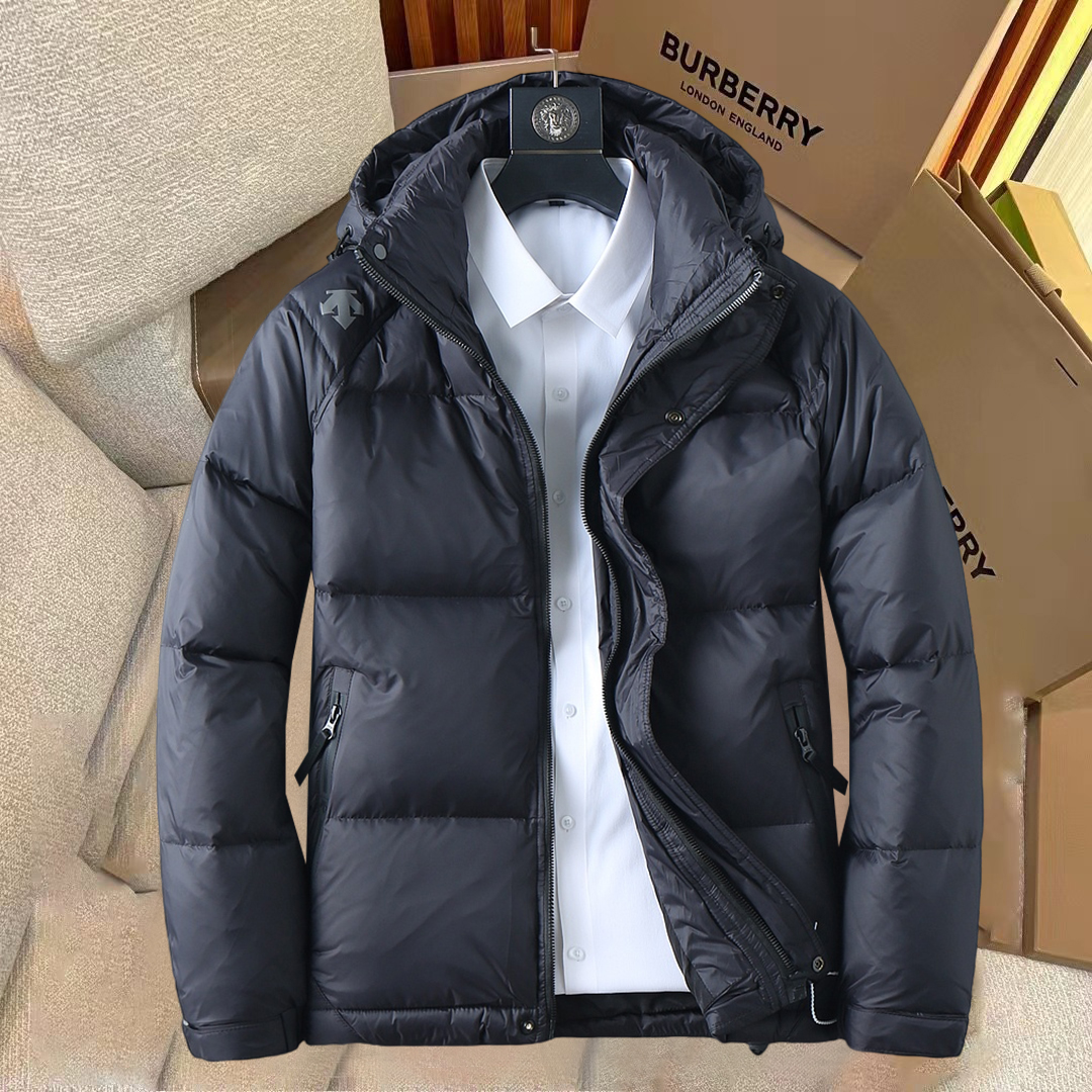 NO:731153,Support replacement after the year!  Descente's new 2025 autumn and winter down jacket. This is known as the most expensive down jacket in the world, all 90 down. With a classic logo combination, it is full of visual impact at first sight. It has better thermal insulation performance, is light and not heavy, and has good loft recovery after compression, and it can gather heat and lock in temperature!  Personalized color matching design, fresh and energetic!  There are too many versions circulating in the market. In addition to the different fabrics and workmanship, the biggest difference is that the filling is not goose down at all but feather silk or velvet, etc., and it is not easy to distinguish for those who don’t understand. In addition, the fabrics and workmanship are definitely not of the same level. In short, look for us and you will never go astray. All the exclusive full colors are purchased from genuine development. If you understand the quality of our down jackets, you can safely recommend it with your eyes closed. The three standards are complete!  Uniform series for men and women!  Size M-3XL. Maximum weight can be worn up to 200 pounds, down jacket,19860909支持年后退换！ 迪桑特 2025秋冬新款羽绒服.这款号称羽绒服届最贵的,全部90绒的.带着经典的Logo组合搭配,第一眼看到就是满满的视觉冲击,保暖性能更出色,轻便不厚重,且压缩后的蓬松度恢复性好,聚热锁温！个性的拼色设计,清新有活力！市面流通的版本实在太多了,除了面料做工不同外,最大的区别就是填充物根本不是鹅绒而是羽丝或手感绒等等,而不懂的根本不容易区分.另外面料和做工也绝对不是一个级别,总之认准我们,让你绝对不跑偏,独家全色全部购入正版开发,懂我们家羽绒服质量的,完全可以放心闭眼推.三标齐全！男女同款系列！码数M-3XL.最大穿到200斤,,down jacket,,Men's clothing