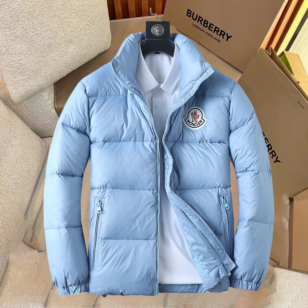 NO:731158,Support replacement after the year!  Mengkou's new 2025 autumn and winter down jacket. This is known as the most expensive down jacket in the world, all 90 down. With a classic logo combination, it is full of visual impact at first sight. It has better thermal insulation performance, is light and not heavy, and has good loft recovery after compression, and it can gather heat and lock in temperature!  Personalized color matching design, fresh and energetic!  There are too many versions circulating in the market. In addition to the different fabrics and workmanship, the biggest difference is that the filling is not goose down at all but feather silk or velvet, etc., and it is not easy to distinguish for those who don’t understand. In addition, the fabrics and workmanship are definitely not of the same level. In short, look for us and you will never go astray. All the exclusive full colors are purchased from genuine development. If you understand the quality of our down jackets, you can safely recommend it with your eyes closed. The three standards are complete!  Uniform series for men and women!  Size M-3XL. Maximum wear weight is 200 pounds, Moncler, down jacket,19860909支持年后退换！ 蒙口 2025秋冬新款羽绒服.这款号称羽绒服届最贵的,全部90绒的.带着经典的Logo组合搭配,第一眼看到就是满满的视觉冲击,保暖性能更出色,轻便不厚重,且压缩后的蓬松度恢复性好,聚热锁温！个性的拼色设计,清新有活力！市面流通的版本实在太多了,除了面料做工不同外,最大的区别就是填充物根本不是鹅绒而是羽丝或手感绒等等,而不懂的根本不容易区分.另外面料和做工也绝对不是一个级别,总之认准我们,让你绝对不跑偏,独家全色全部购入正版开发,懂我们家羽绒服质量的,完全可以放心闭眼推.三标齐全！男女同款系列！码数M-3XL.最大穿到200斤,,Moncler,down jacket,,Men's clothing