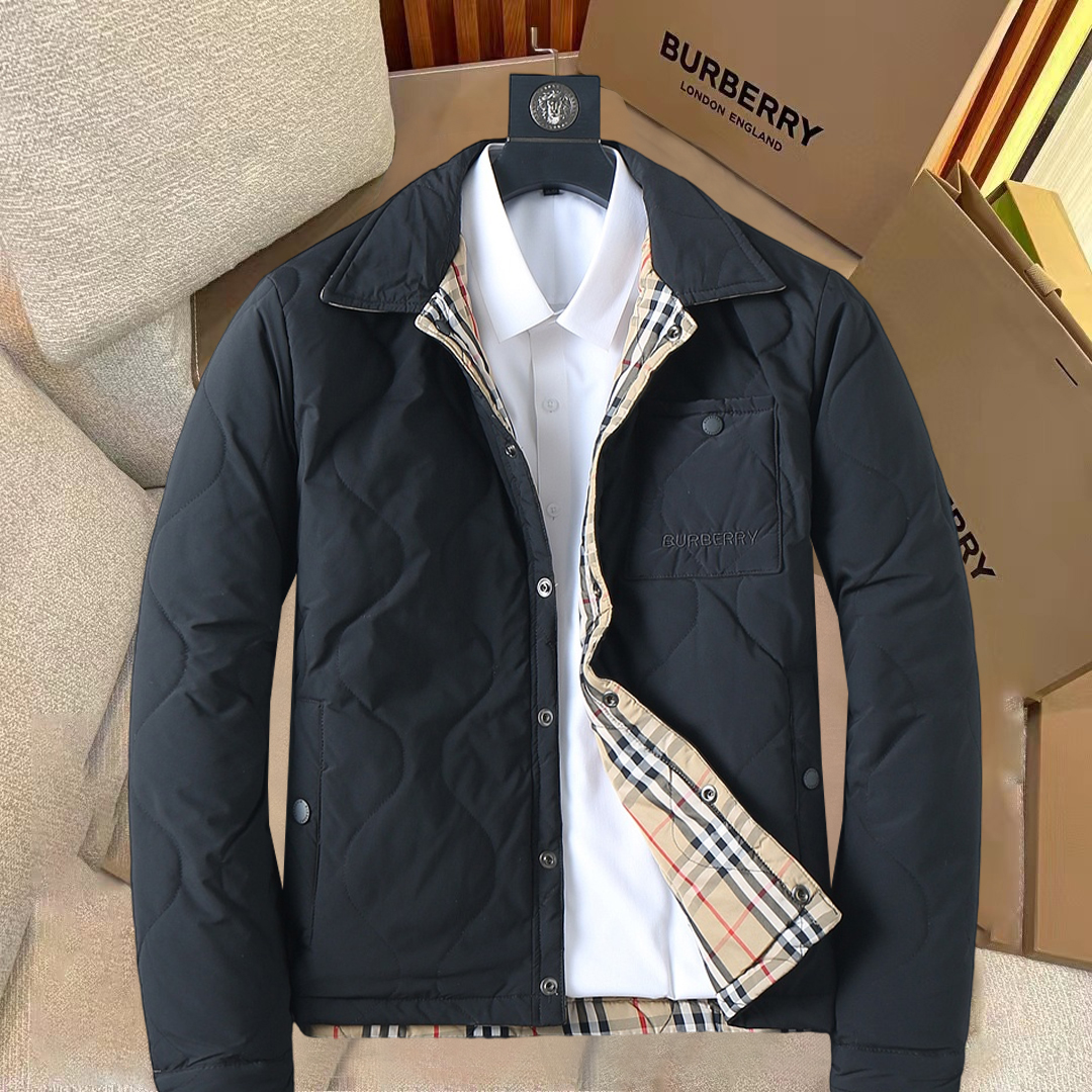 NO:731173,Support replacement after the year!  Burberry's new 2025ss winter down jacket with all three standards, the new product on the show is in perfect condition, comfortable and warm, the color is full and attractive, the design is very outstanding, it can easily enhance the fashion sense, the workmanship is extremely sophisticated and rigorous, and the wiring is neat and meticulous!  A masterpiece from a famous designer!  The upper body does not look bloated and is super handsome!  Available sizes M ~ XXXL,,burberry,jackets & coats,down jacket,19860909支持年后退换！ 巴宝莉 三标齐全 2025ss冬季新款羽绒棉服外套,秀场新品品相非常完美,舒适保暖,色泽饱满诱人,非常出彩的设计,轻松将时髦感进阶,做工极为考究严谨,走线工整细致！大牌设计师巨作！上身不显臃肿、超级帅气！现货码数M ～ XXXL,,burberry,jackets & coats,down jacket,,Men's clothing
