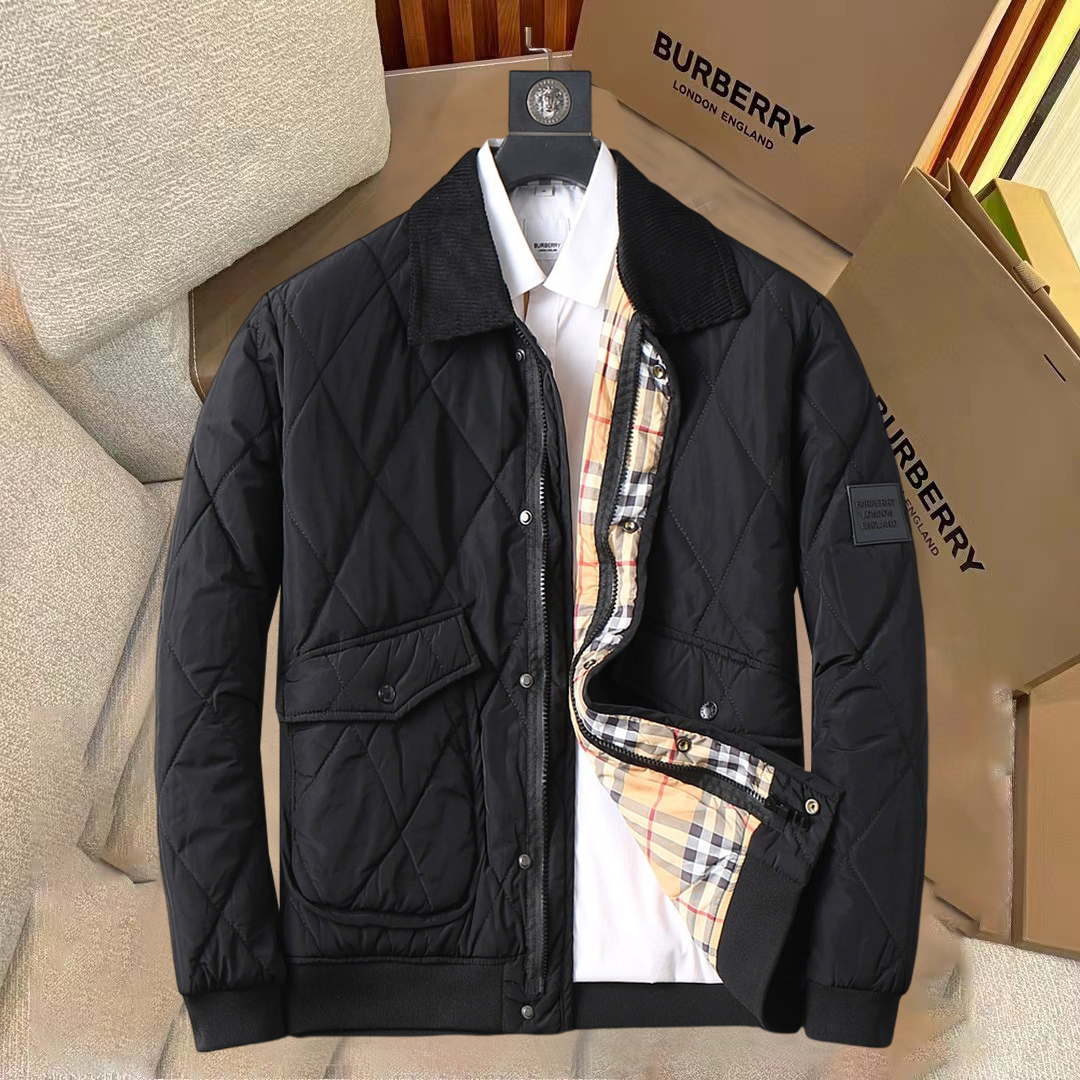 NO:731177,Support replacement after the year!  Burberry's new 2025ss winter down jacket with all three standards, the new product on the show is in perfect condition, comfortable and warm, the color is full and attractive, the design is very outstanding, it can easily enhance the fashion sense, the workmanship is extremely sophisticated and rigorous, and the wiring is neat and meticulous!  A masterpiece from a famous designer!  The upper body does not look bloated and is super handsome!  Available sizes M ~ XXXL,,burberry,jackets & coats,down jacket,19860909支持年后退换！ 巴宝莉 三标齐全 2025ss冬季新款羽绒棉服外套,秀场新品品相非常完美,舒适保暖,色泽饱满诱人,非常出彩的设计,轻松将时髦感进阶,做工极为考究严谨,走线工整细致！大牌设计师巨作！上身不显臃肿、超级帅气！现货码数M ～ XXXL,,burberry,jackets & coats,down jacket,,Men's clothing