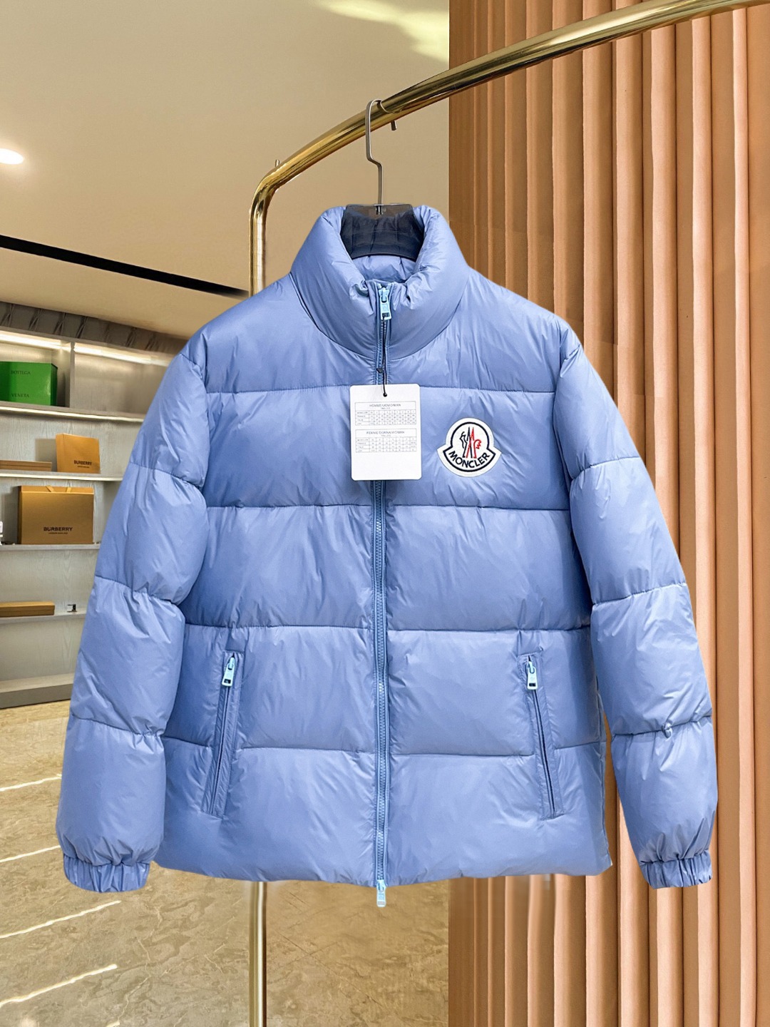 NO:690883,Mengkou 2025ss winter new fashion top down jacket is filled with imported down, the highest quality on the market, imported fabrics, the highest lining standards, no down, all accessories and hardware are custom-made from the original factory, 10 years of focus on clothing production, ensuring the smoothness of each piece of clothing, the Rolls-Royce of the down jacket industry, sizes M-L-XL-2XL-3XL,, Moncler, down jacket,19860909蒙口 2025ss冬季新品时尚顶级羽绒服 填充进口羽绒朵,市面最高品质,进口面料,里布最高标准,绝不跑绒,辅料五金全部原厂定做,10年专注服装生产,保证每件衣服的平整性,羽绒服界的劳斯莱斯 尺码M-L-XL-2XL-3XL,,Moncler,down jacket,,Men's clothing