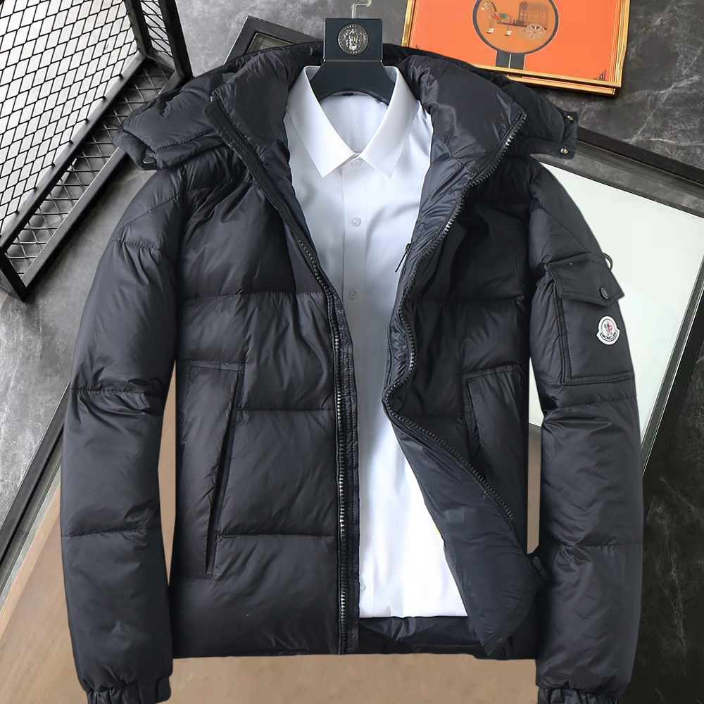 NO:703555,Support replacement after the year!  Mengkou's new autumn and winter down jacket. This is known as the most expensive down jacket in the world, all 90 down. It has a classic logo combination, and it is full of visual impact at first sight. It has better thermal insulation performance, is light and not heavy, and has good loft recovery after compression, and it can gather heat and lock in temperature!  Personalized color matching design, fresh and energetic!  There are too many versions circulating in the market. In addition to the different fabrics and workmanship, the biggest difference is that the filling is not goose down at all but feather silk or velvet, etc., and it is not easy to distinguish for those who don’t understand. In addition, the fabrics and workmanship are definitely not of the same level. In short, look for us and you will never go astray. All the exclusive full colors are purchased from genuine development. If you understand the quality of our down jackets, you can safely recommend it with your eyes closed. The three standards are complete!  Uniform series for men and women!  Size M-3XL. Maximum wear capacity is 195 pounds.,,Moncler,down jacket,19860909支持年后退换！ 蒙口 秋冬新款羽绒服.这款号称羽绒服届最贵的,全部90绒的.带着经典的Logo组合搭配,第一眼看到就是满满的视觉冲击,保暖性能更出色,轻便不厚重,且压缩后的蓬松度恢复性好,聚热锁温！个性的拼色设计,清新有活力！市面流通的版本实在太多了,除了面料做工不同外,最大的区别就是填充物根本不是鹅绒而是羽丝或手感绒等等,而不懂的根本不容易区分.另外面料和做工也绝对不是一个级别,总之认准我们,让你绝对不跑偏,独家全色全部购入正版开发,懂我们家羽绒服质量的,完全可以放心闭眼推.三标齐全！男女同款系列！码数M-3XL.最大穿到195斤.,,Moncler,down jacket,,Men's clothing