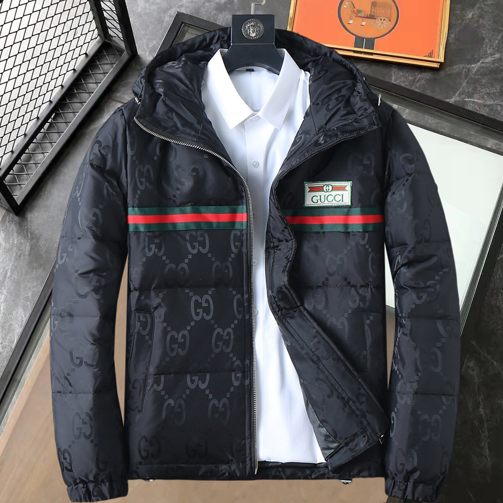 NO:703557,Support replacement after the year!  Gucci's new autumn and winter down jacket. This is known as the most expensive down jacket in the world, all 90 down. With a classic logo combination, it is full of visual impact at first sight. It has better thermal insulation performance, is light and not heavy, and has good loft recovery after compression, and it can gather heat and lock in temperature!  Personalized color matching design, fresh and energetic!  There are too many versions circulating in the market. In addition to the different fabrics and workmanship, the biggest difference is that the filling is not goose down at all but feather silk or velvet, etc., and it is not easy to distinguish for those who don’t understand. In addition, the fabrics and workmanship are definitely not of the same level. In short, look for us and you will never go astray. All the exclusive full colors are purchased from genuine development. If you understand the quality of our down jackets, you can safely recommend it with your eyes closed. The three standards are complete!  Uniform series for men and women!  Size M-3XL. Maximum wear capacity is 195 catties.,,down jacket,19860909支持年后退换！ 古奇 秋冬新款羽绒服.这款号称羽绒服届最贵的,全部90绒的.带着经典的Logo组合搭配,第一眼看到就是满满的视觉冲击,保暖性能更出色,轻便不厚重,且压缩后的蓬松度恢复性好,聚热锁温！个性的拼色设计,清新有活力！市面流通的版本实在太多了,除了面料做工不同外,最大的区别就是填充物根本不是鹅绒而是羽丝或手感绒等等,而不懂的根本不容易区分.另外面料和做工也绝对不是一个级别,总之认准我们,让你绝对不跑偏,独家全色全部购入正版开发,懂我们家羽绒服质量的,完全可以放心闭眼推.三标齐全！男女同款系列！码数M-3XL.最大穿到195斤.,,down jacket,,Men's clothing