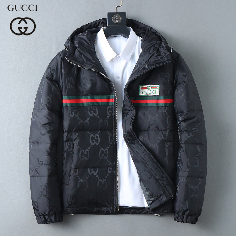 NO:647305,Gucci's new 2025 autumn and winter down jacket. This is known as the most expensive down jacket in the world, all 90 down. With a classic logo combination, it is full of visual impact at first sight. It has better thermal insulation performance, is light and not heavy, and has good loft recovery after compression, and it can gather heat and lock in temperature!  Personalized color matching design, fresh and energetic!  There are too many versions circulating in the market. In addition to the different fabrics and workmanship, the biggest difference is that the filling is not goose down at all but feather silk or velvet, etc., and it is not easy to distinguish for those who don’t understand. In addition, the fabrics and workmanship are definitely not of the same level. In short, look for us and you will never go astray. All the exclusive full colors are purchased from genuine development. If you understand the quality of our down jackets, you can safely recommend it with your eyes closed. The three standards are complete!  Uniform series for men and women!  Size M-3XL. Can be worn up to 200 pounds,,down jacket,alexander wang19860909古奇 2025秋冬新款羽绒服.这款号称羽绒服届最贵的,全部90绒的.带着经典的Logo组合搭配,第一眼看到就是满满的视觉冲击,保暖性能更出色,轻便不厚重,且压缩后的蓬松度恢复性好,聚热锁温！个性的拼色设计,清新有活力！市面流通的版本实在太多了,除了面料做工不同外,最大的区别就是填充物根本不是鹅绒而是羽丝或手感绒等等,而不懂的根本不容易区分.另外面料和做工也绝对不是一个级别,总之认准我们,让你绝对不跑偏,独家全色全部购入正版开发,懂我们家羽绒服质量的,完全可以放心闭眼推.三标齐全！男女同款系列！码数M-3XL.最大穿到200斤,,down jacket,alexander wang,Men's clothing