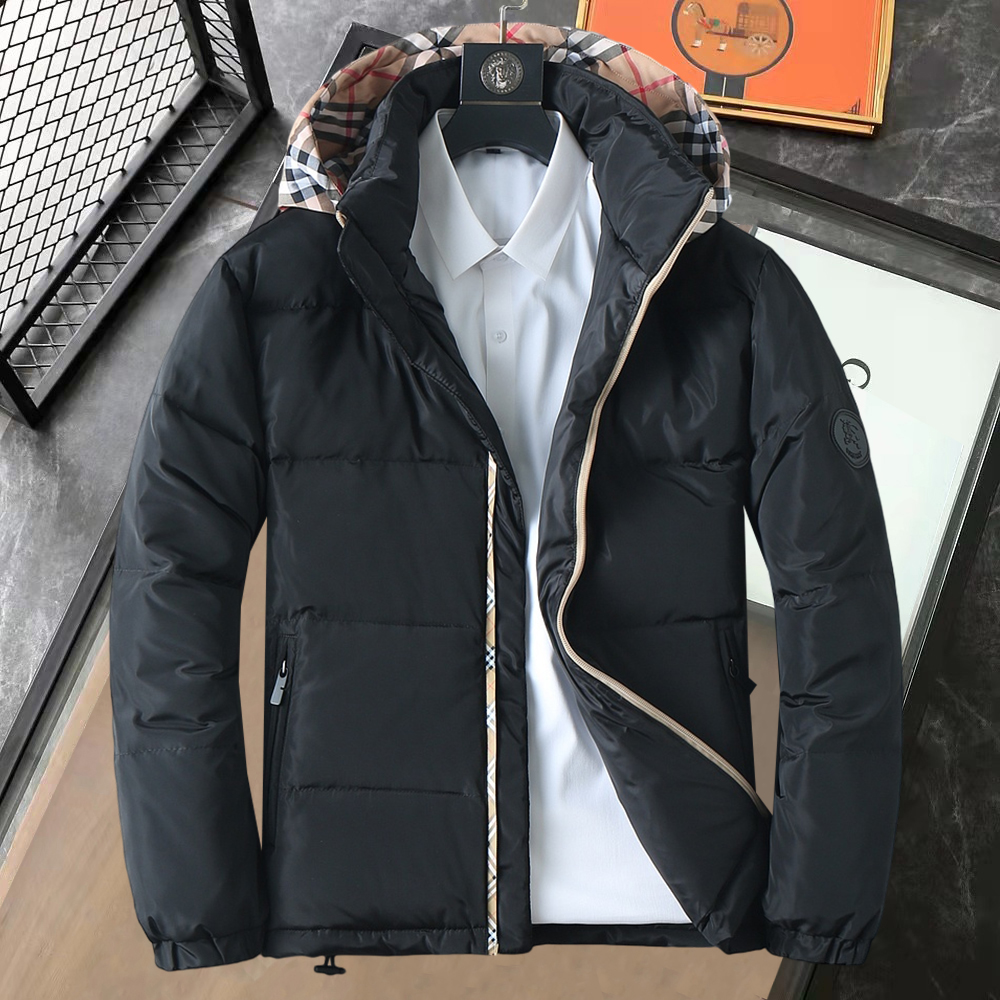 NO:703561,Support replacement after the year!  Burberry's new spring and winter down jacket. This is known as the most expensive down jacket in the industry, all 90 down. It has a classic logo combination, and it is full of visual impact at first sight. It has better thermal insulation performance, is light and not heavy, and has good loft recovery after compression, and it can gather heat and lock in temperature!  Personalized color matching design, fresh and energetic!  There are too many versions circulating in the market. In addition to the different fabrics and workmanship, the biggest difference is that the filling is not goose down at all but feather silk or velvet, etc., and it is not easy to distinguish for those who don’t understand. In addition, the fabrics and workmanship are definitely not of the same level. In short, look for us and you will never go astray. All the exclusive full colors are purchased from genuine development. If you understand the quality of our down jackets, you can safely recommend it with your eyes closed. The three standards are complete!  Uniform series for men and women!  Size M-3XL. Maximum wear is 195 pounds.,,burberry,down jacket,19860909支持年后退换！ 巴宝莉 春冬新款羽绒服.这款号称羽绒服届最贵的,全部90绒的.带着经典的Logo组合搭配,第一眼看到就是满满的视觉冲击,保暖性能更出色,轻便不厚重,且压缩后的蓬松度恢复性好,聚热锁温！个性的拼色设计,清新有活力！市面流通的版本实在太多了,除了面料做工不同外,最大的区别就是填充物根本不是鹅绒而是羽丝或手感绒等等,而不懂的根本不容易区分.另外面料和做工也绝对不是一个级别,总之认准我们,让你绝对不跑偏,独家全色全部购入正版开发,懂我们家羽绒服质量的,完全可以放心闭眼推.三标齐全！男女同款系列！码数M-3XL.最大穿到195斤.,,burberry,down jacket,,Men's clothing