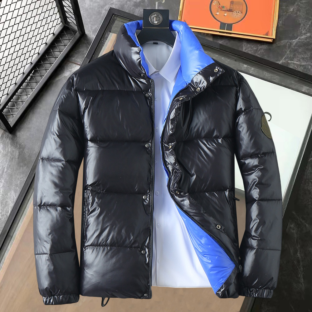 NO:703564,Support replacement after the year!  Mengkou's new spring and winter down jacket. This is known as the most expensive down jacket in the industry, all 90 down. With a classic logo combination, it is full of visual impact at first sight. It has better thermal insulation performance, is light and not heavy, and has good loft recovery after compression, and it can gather heat and lock in temperature!  Personalized color matching design, fresh and energetic!  There are too many versions circulating in the market. In addition to the different fabrics and workmanship, the biggest difference is that the filling is not goose down at all but feather silk or velvet, etc., and it is not easy to distinguish for those who don’t understand. In addition, the fabrics and workmanship are definitely not of the same level. In short, look for us and you will never go astray. All the exclusive full colors are purchased from genuine development. If you understand the quality of our down jackets, you can safely recommend it with your eyes closed. The three standards are complete!  Uniform series for men and women!  Size M-3XL. Maximum wear capacity is 195 pounds.,,Moncler,down jacket,19860909支持年后退换！ 蒙口 春冬新款羽绒服.这款号称羽绒服届最贵的,全部90绒的.带着经典的Logo组合搭配,第一眼看到就是满满的视觉冲击,保暖性能更出色,轻便不厚重,且压缩后的蓬松度恢复性好,聚热锁温！个性的拼色设计,清新有活力！市面流通的版本实在太多了,除了面料做工不同外,最大的区别就是填充物根本不是鹅绒而是羽丝或手感绒等等,而不懂的根本不容易区分.另外面料和做工也绝对不是一个级别,总之认准我们,让你绝对不跑偏,独家全色全部购入正版开发,懂我们家羽绒服质量的,完全可以放心闭眼推.三标齐全！男女同款系列！码数M-3XL.最大穿到195斤.,,Moncler,down jacket,,Men's clothing