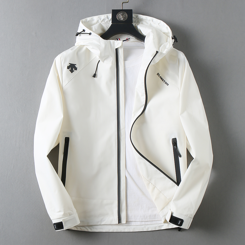 NO:760385,Descente 2026 spring new men's jacket, original three-standard high-end version!  Custom-made fabrics at the counter are highly breathable and comfortable, with impeccable details, brand element design concepts, and professional purchase-level reflection of high quality. It feels delicate and soft!  It presents a casual cut and the upper body shape is awesome!  Size M～XXXL,,jackets & coats,jackets & coats,19860909迪桑特 2026春季新款男士夹克外套,原单三标齐全高端版本！专柜定制面料 透气舒适度高,细节无可挑剔,品牌元素设计理念,专业代购级体现高品质.手感细腻柔软！呈现休闲裁剪,上身版型超赞！码数M～XXXL,,jackets & coats,jackets & coats,,Men's clothing