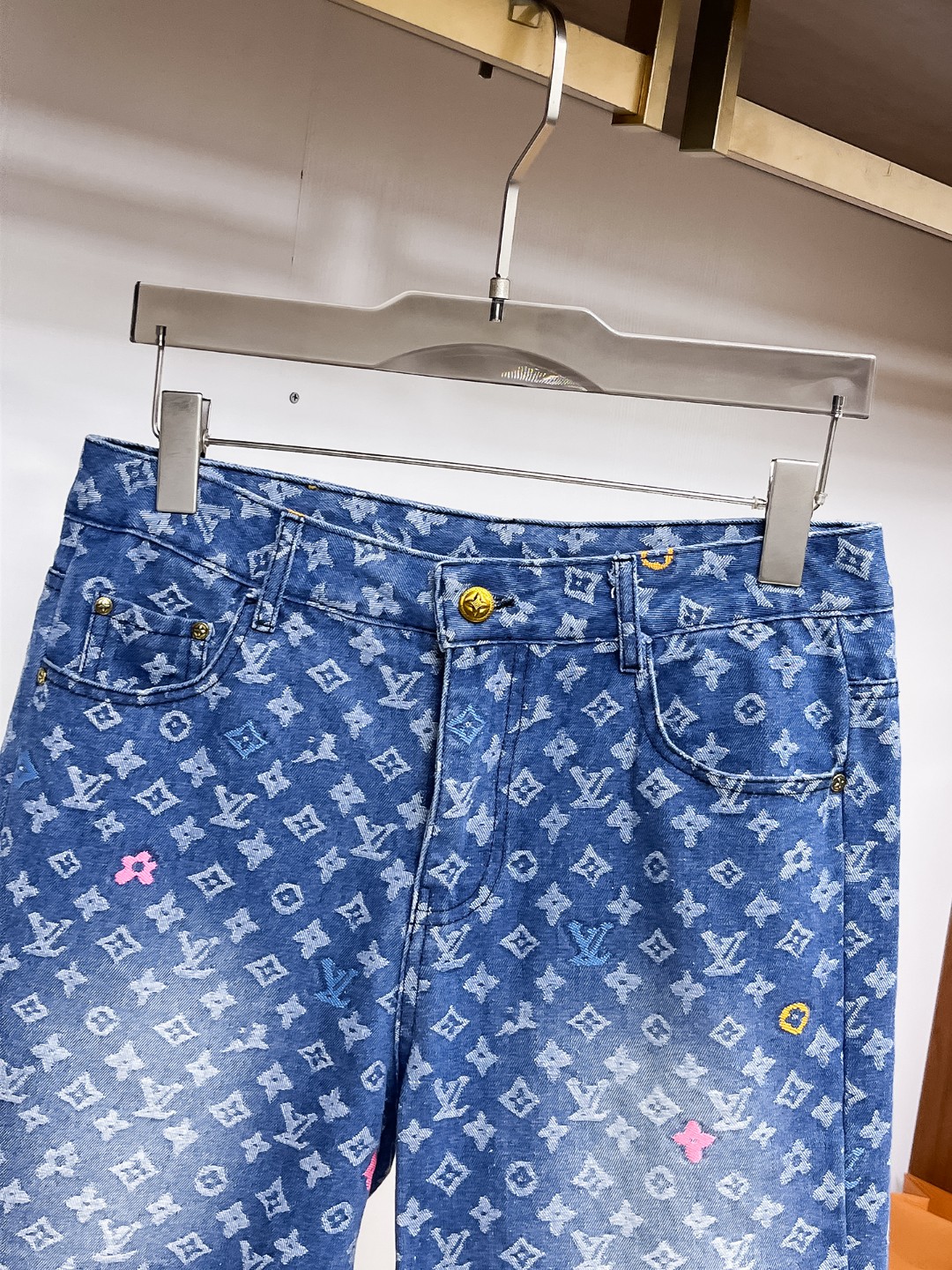 Louis Vuitton LV 2026夏季新款男士牛仔短裤 重工艺高级定制面料透气面料 透气弹力舒适度极高