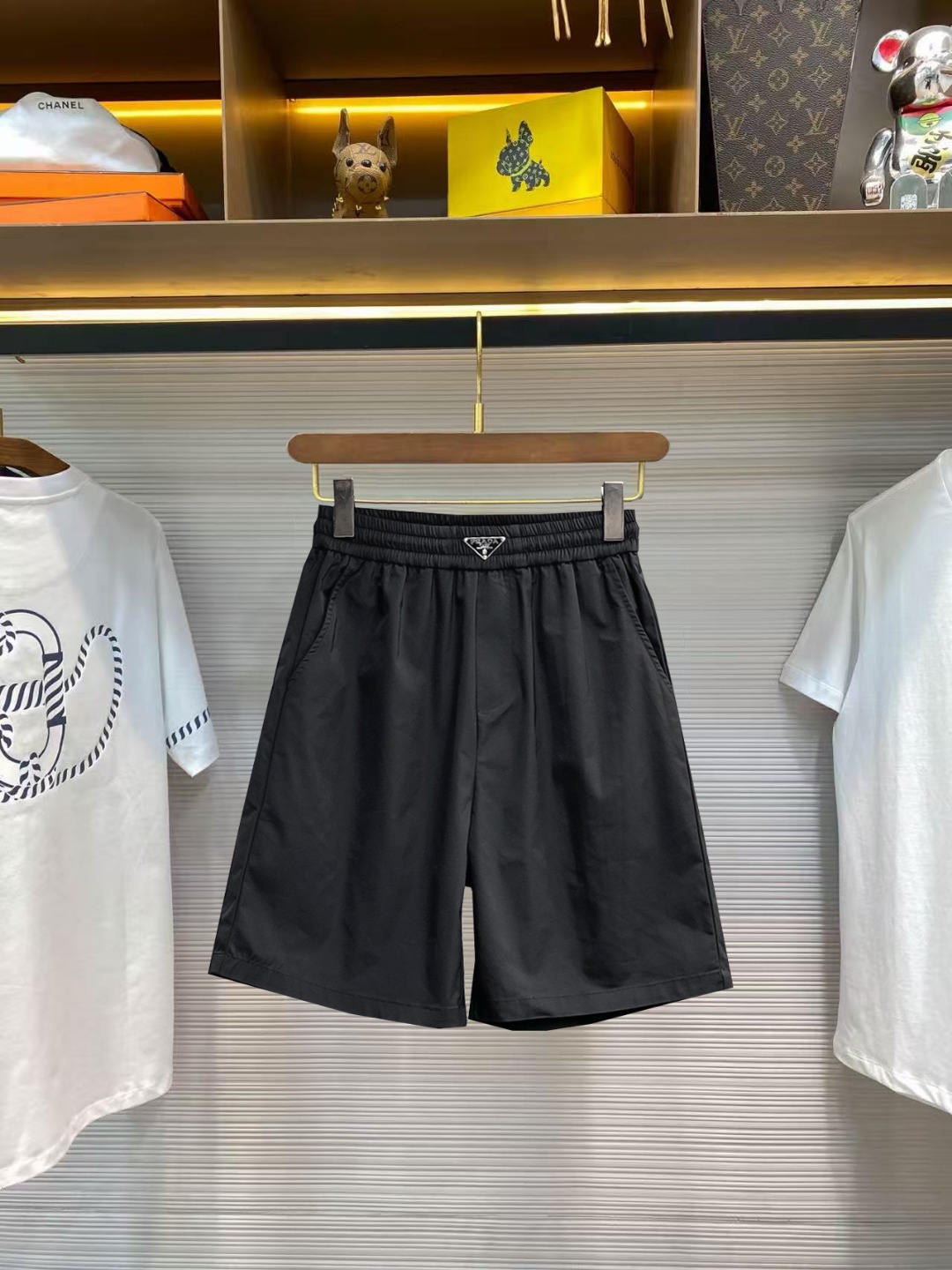 Prada 普拉达 三标齐全 2026夏季新款男士休闲短裤 高级定制面料透气面料 透气弹力舒适度极高