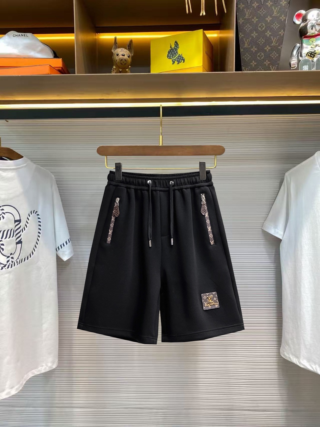 Louis Vuitton LV 三标齐全 2026夏季新款男士休闲短裤 高级定制面料透气面料 透气弹力舒适度极高