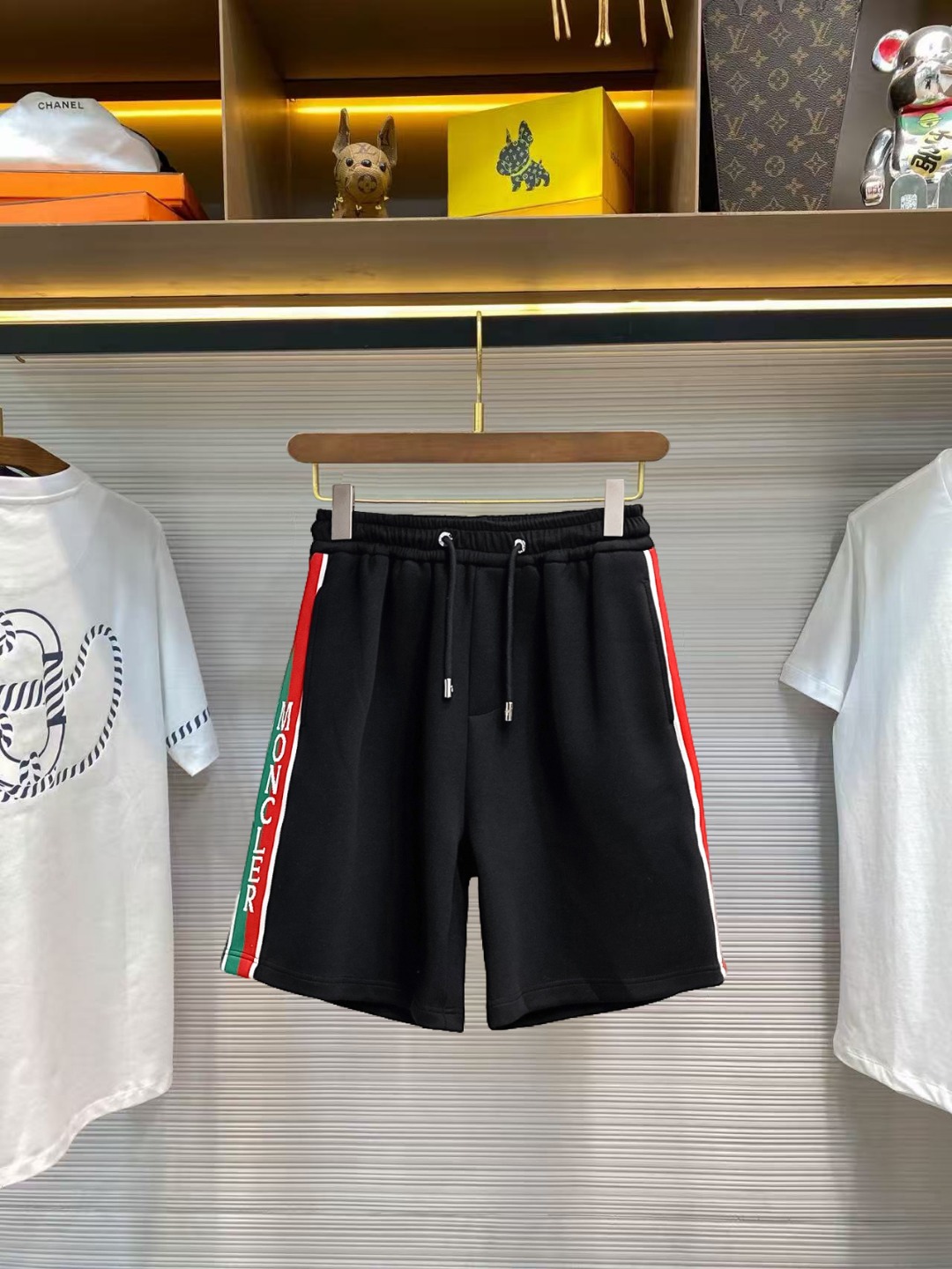 Moncler 蒙口 三标齐全 2026夏季新款男士休闲短裤 高级定制面料透气面料 透气弹力舒适度极高