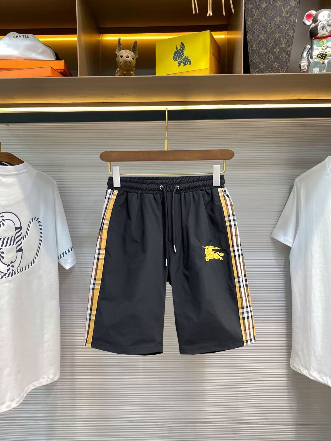 Burberry 巴宝莉 三标齐全 2026夏季新款男士休闲短裤 高级定制面料透气面料 透气弹力舒适度极高
