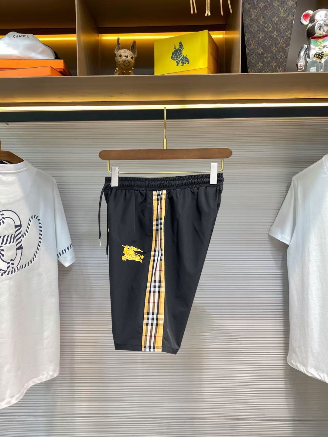 Burberry 巴宝莉 三标齐全 2026夏季新款男士休闲短裤 高级定制面料透气面料 透气弹力舒适度极高