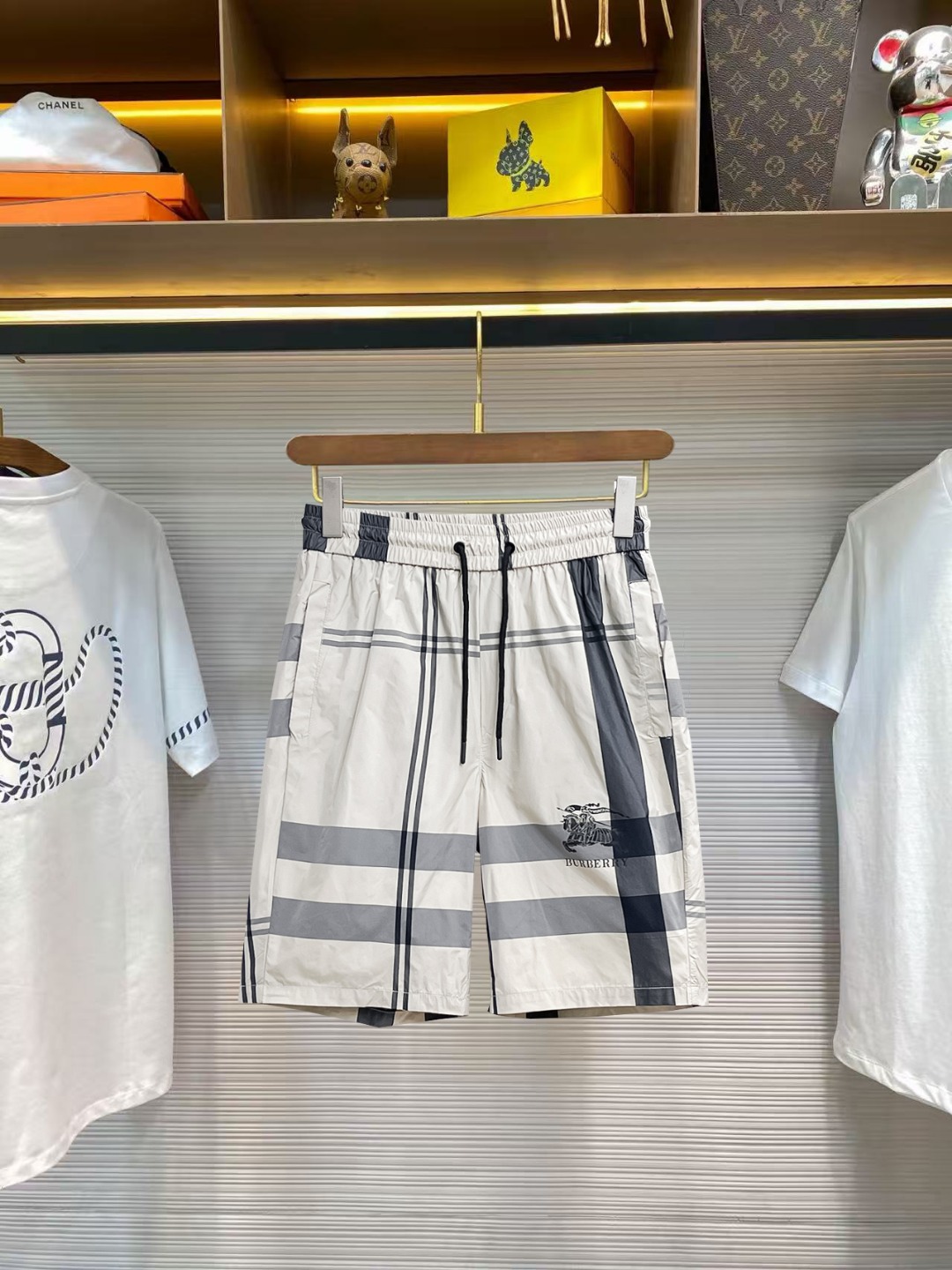 Burberry 巴宝莉 三标齐全 2026夏季新款男士休闲短裤 高级定制面料透气面料 透气弹力舒适度极高