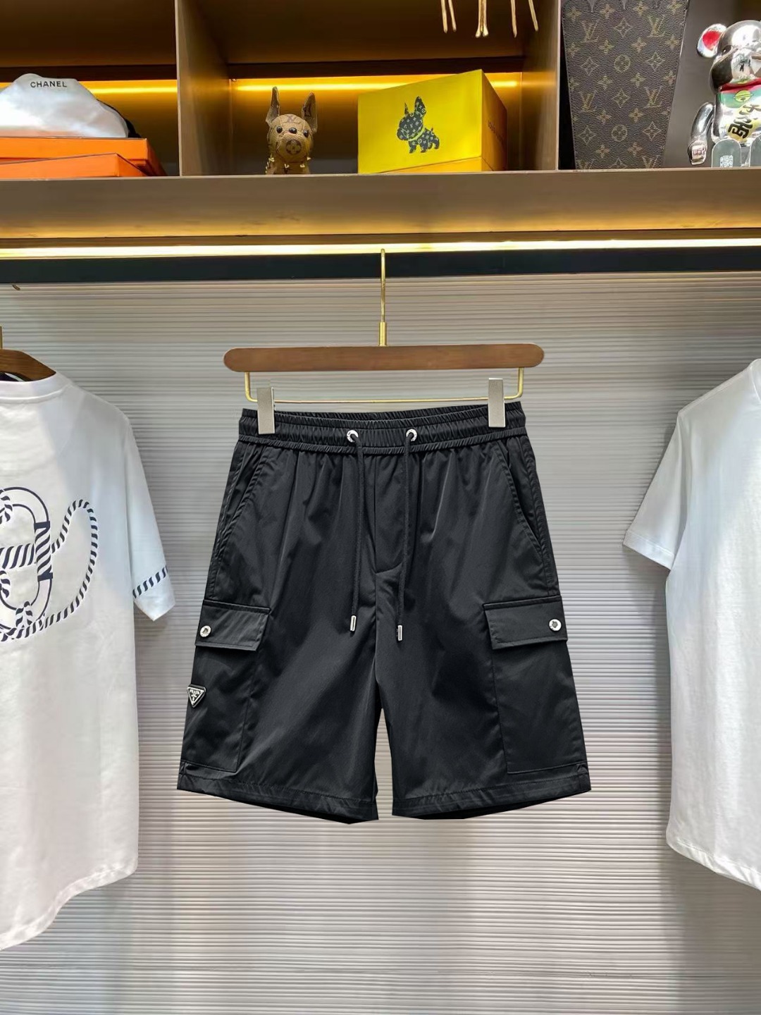 Prada 普拉达 三标齐全 2026夏季新款男士休闲短裤 高级定制面料透气面料 透气弹力舒适度极高